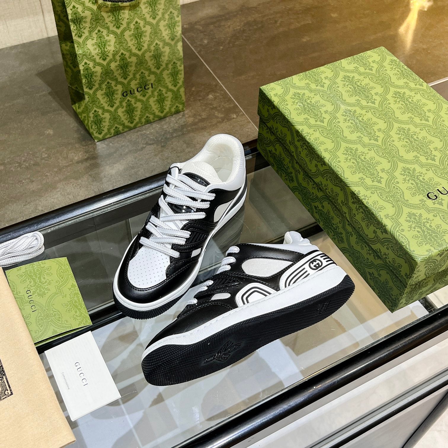 GG Basket Low Trainers White Black Leather 816635
