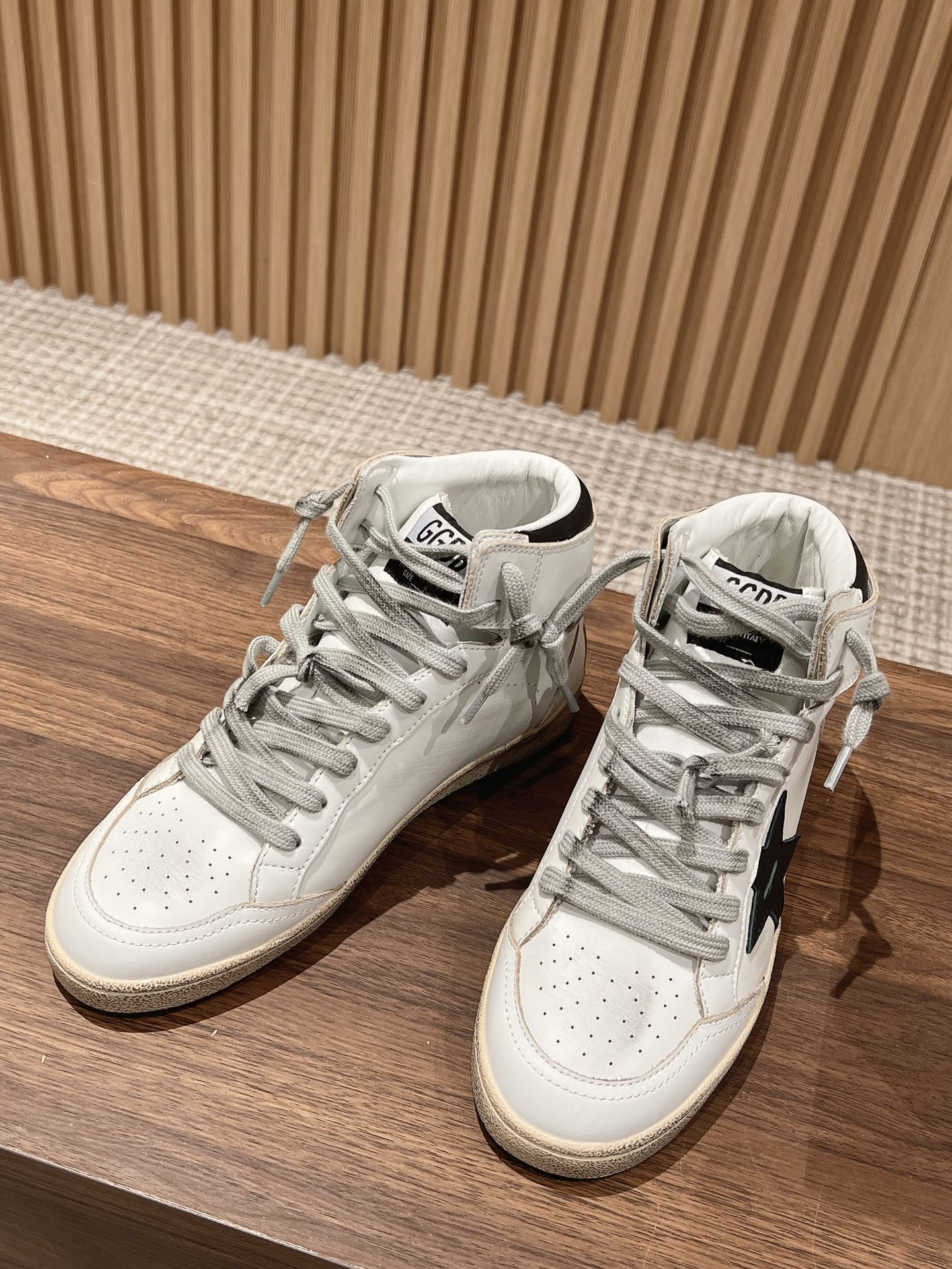 SKY-STAR SNEAKERS IN WHITE NAPPA LAMBSKIN WITH BLACK STAR AND HEEL TAB