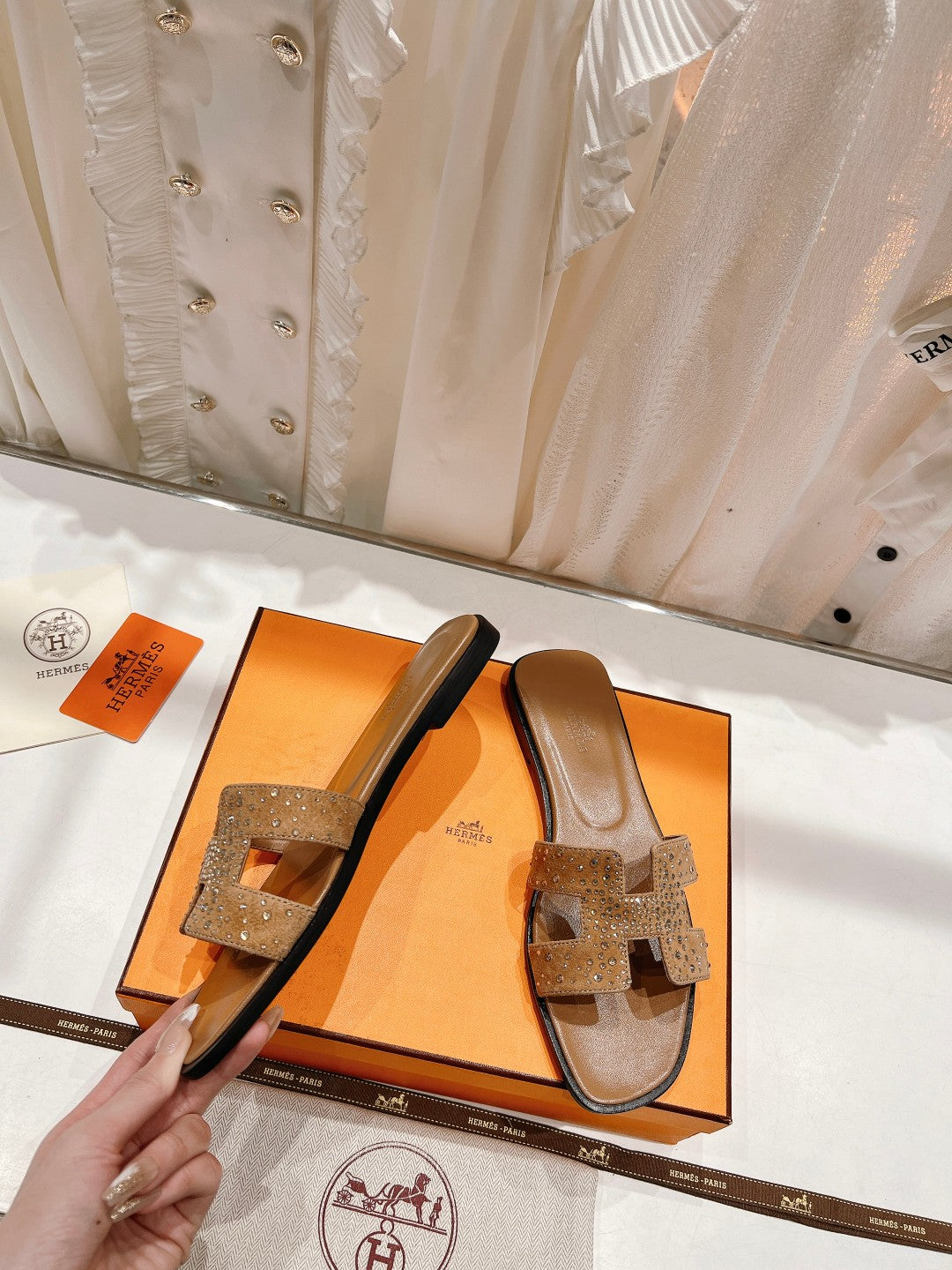 0RAN SANDAL CARAMEL LAMBSKIN ATTACH CRYSTALS