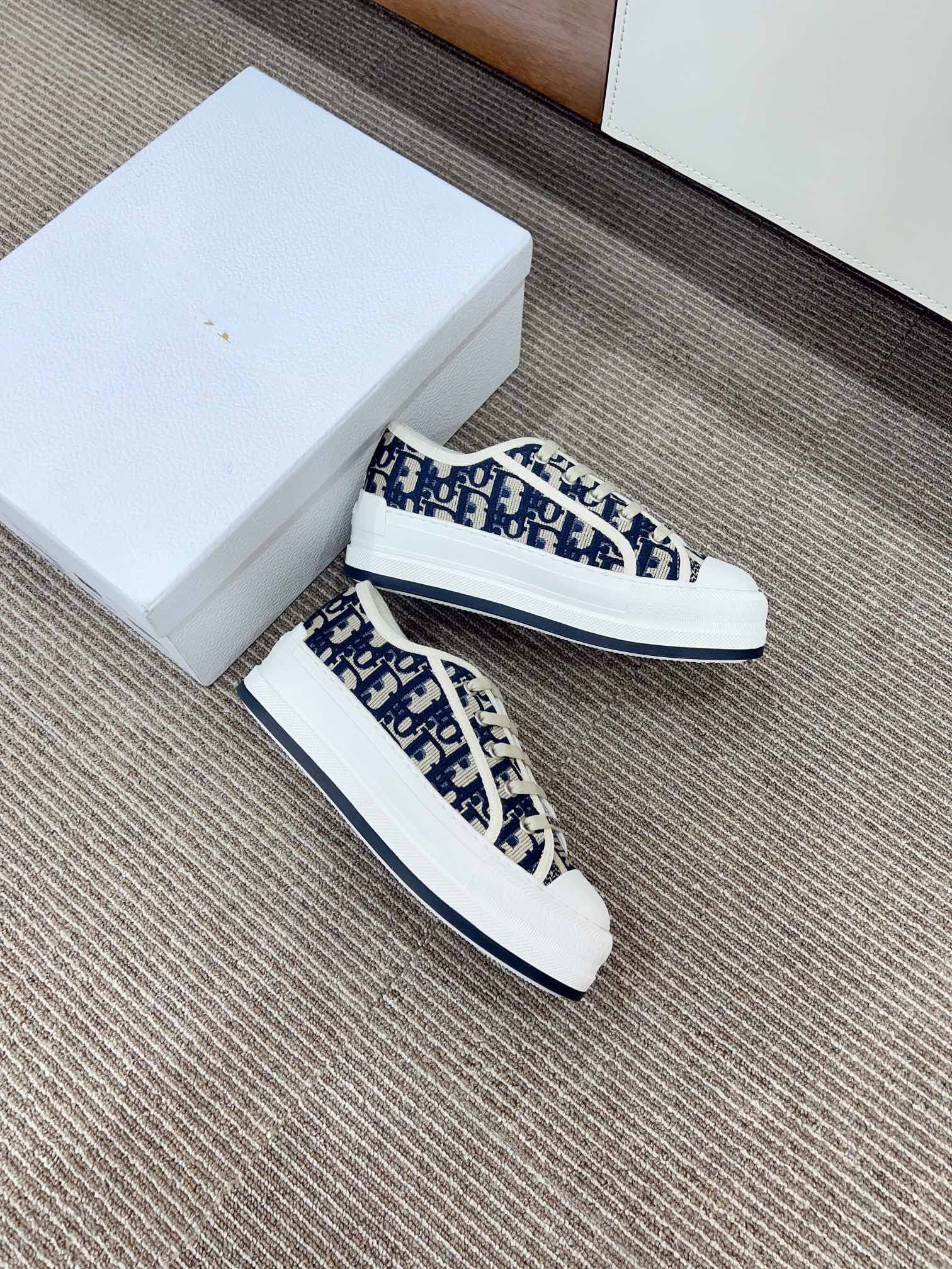 WALKN CD WHITE DEEP BLUE OBLIQUE EMBROIDERY CANVAS