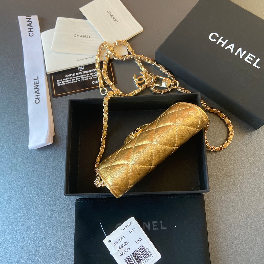 CC 24 Classic Wallet On Chain 11cm Golden Sheepskin  235161
