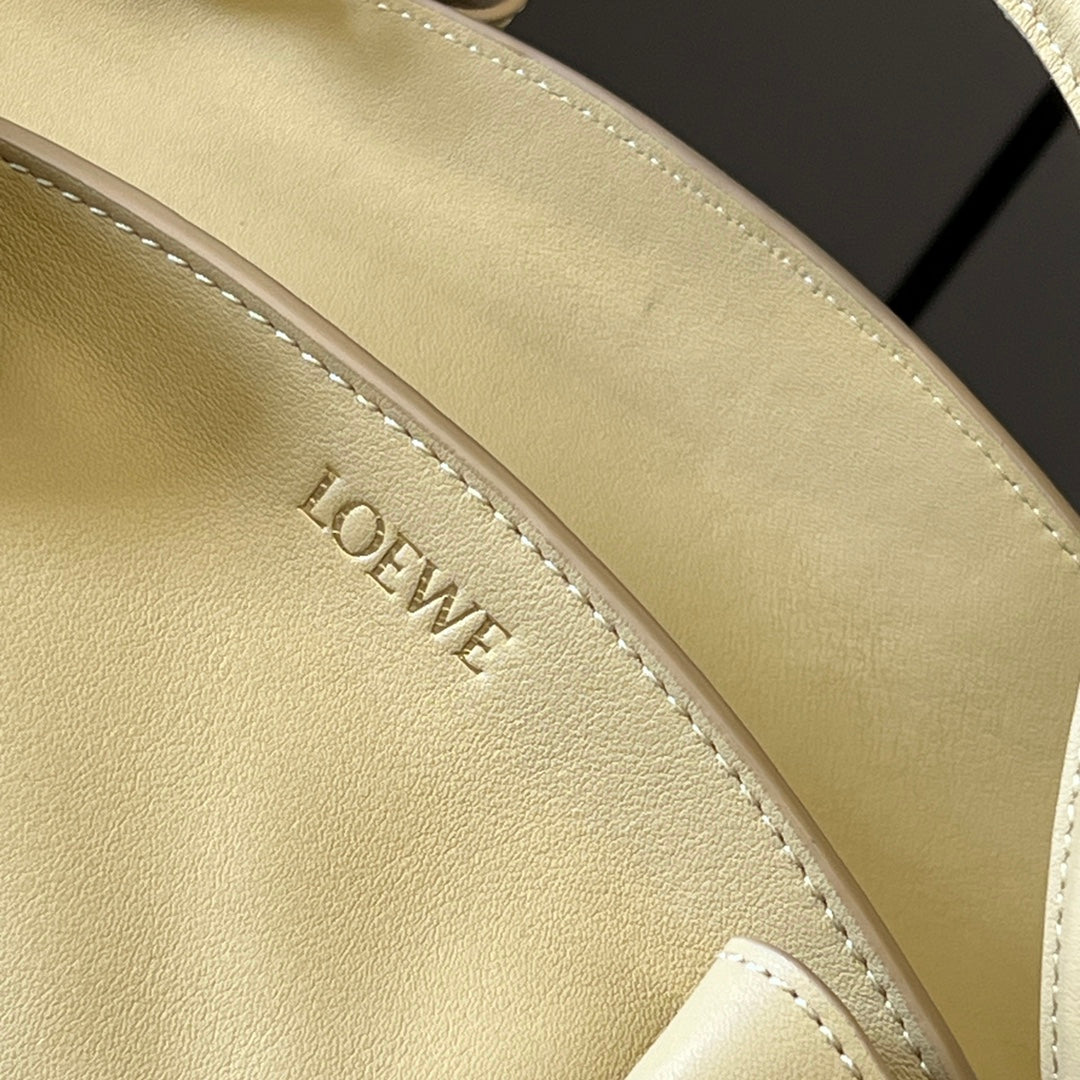 PASEO DUMPLING 31 BAG IN LIGHT YELLOW NAPPA CALFSKIN