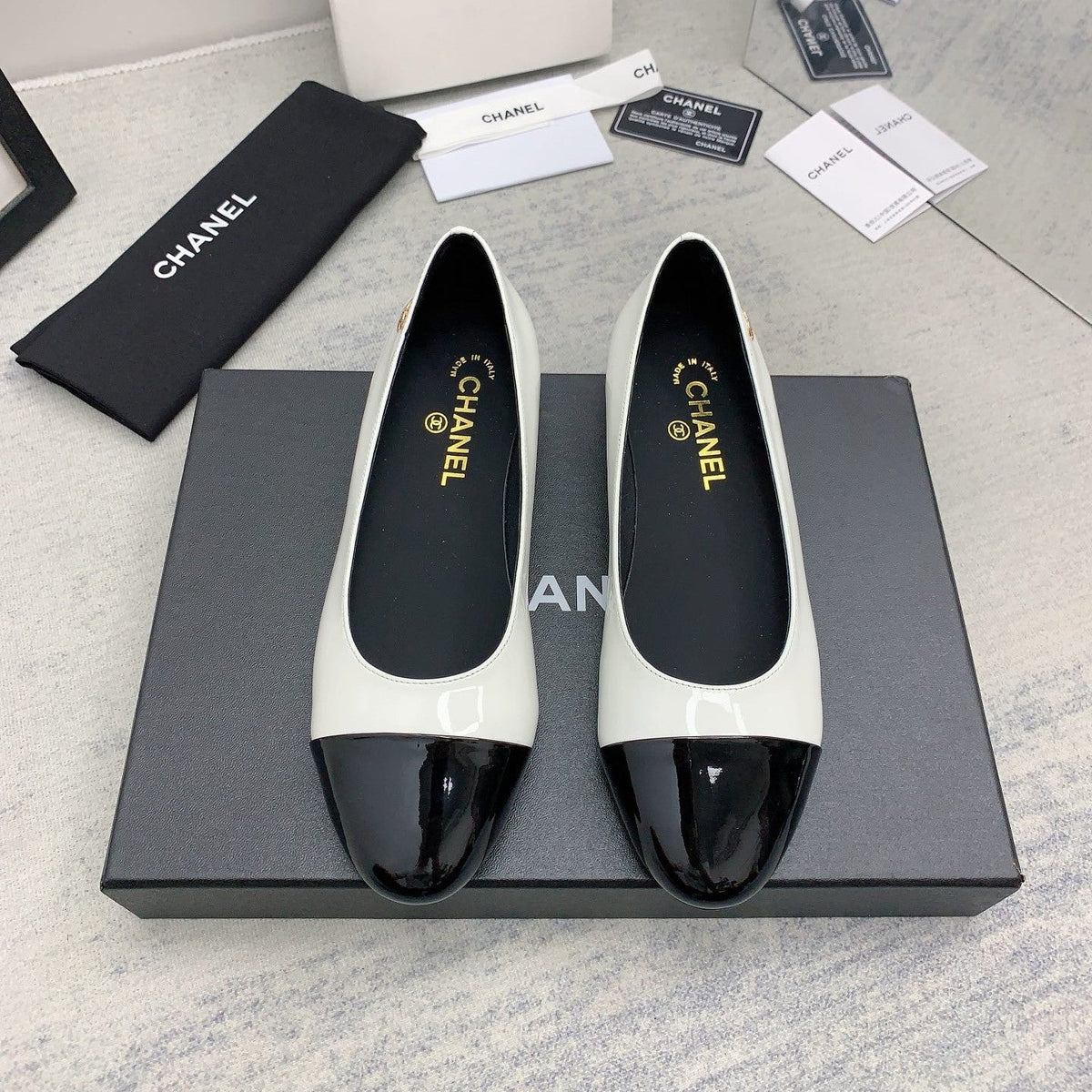 CC 26s Ballet Flats White Black Patent Leather 159944