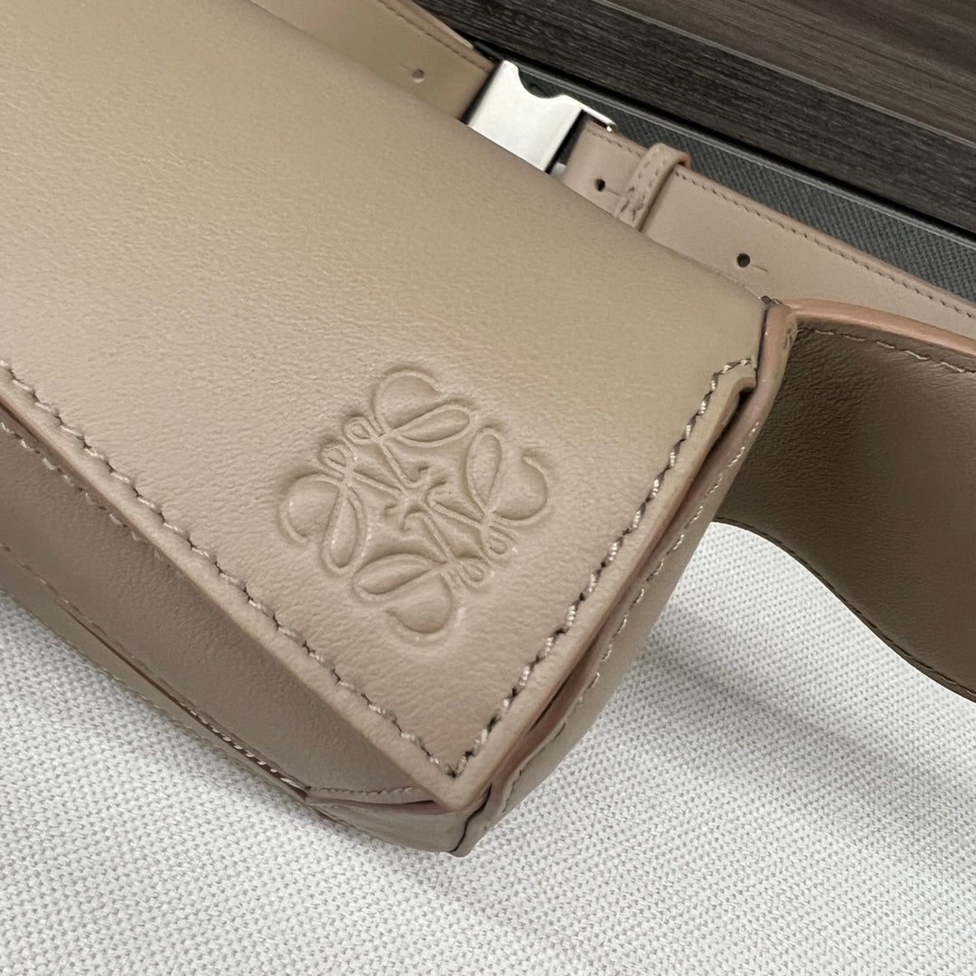 Loewe Puzzle Waist Bag 18 Sand Cowhide