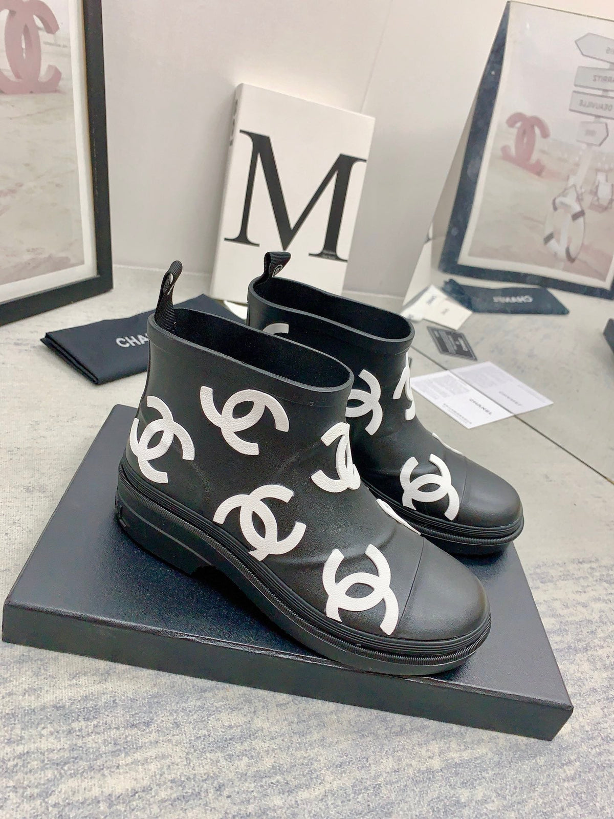 CC 26s Short Rain Boots 2cm Black White Caoutchouc Rubber 163775