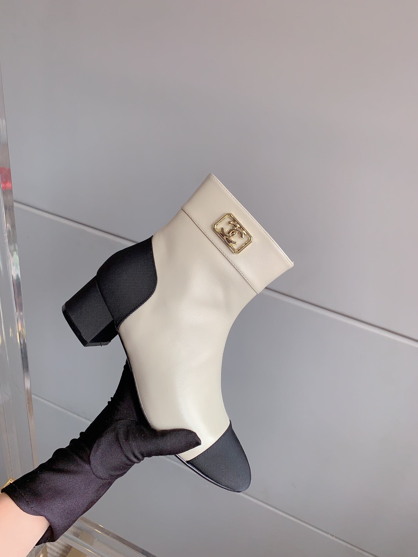 CC Low-Cut Logo Ankle Boots 50mm Black White Sheepskin Frabic 464559