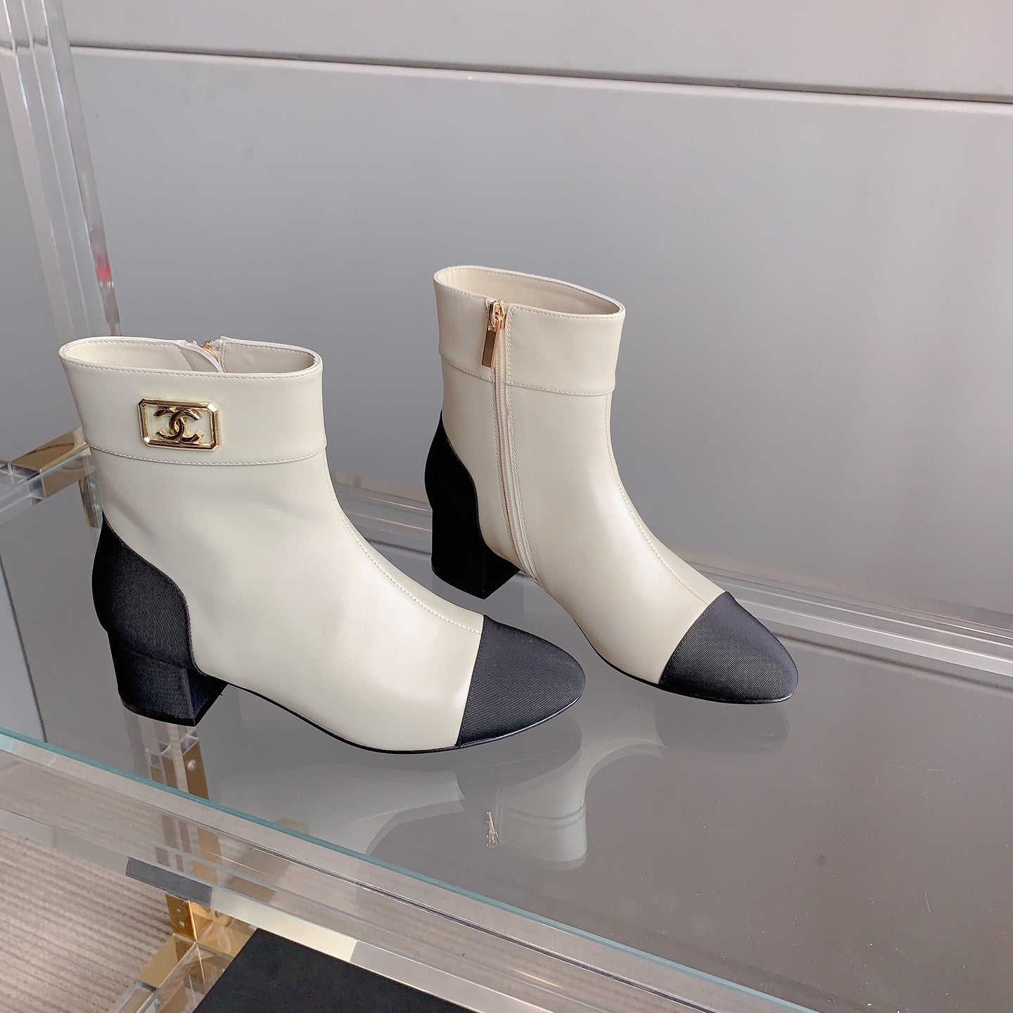 CC Low-Cut Logo Ankle Boots 50mm Black White Sheepskin Frabic 464559