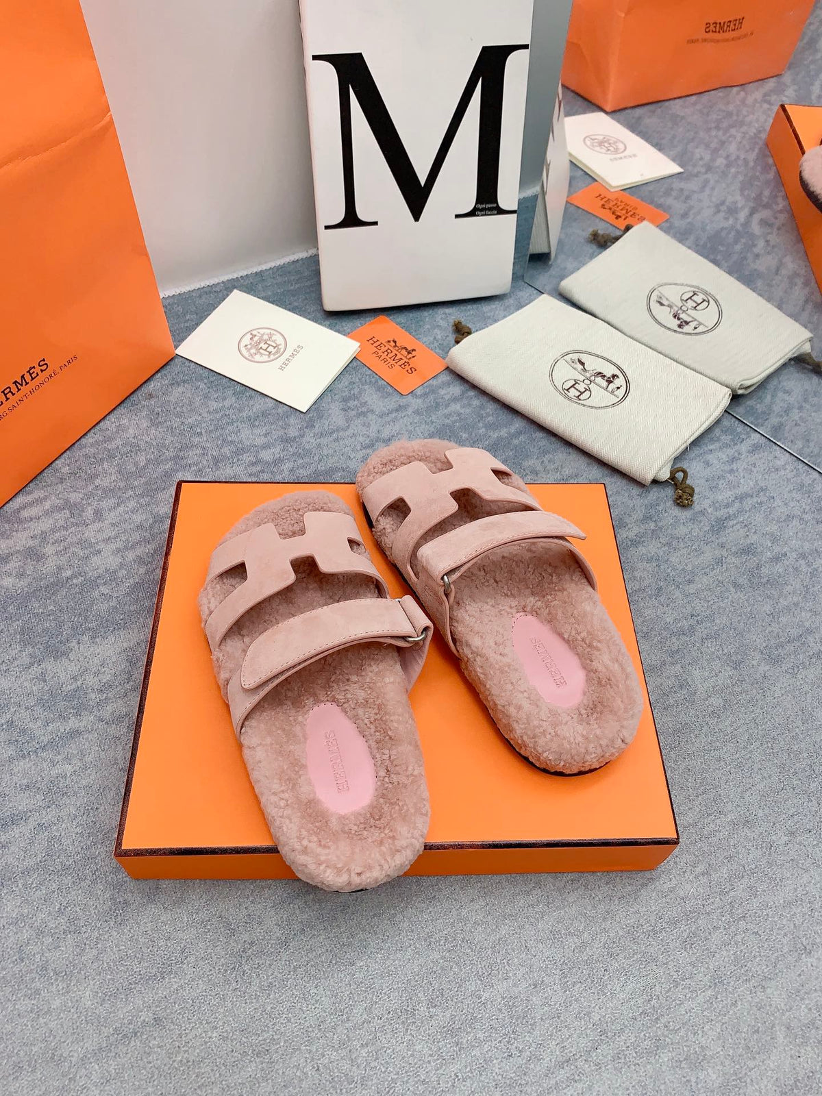 HM 26s Chypre Sandals Rose Poudré Suede Shearling 160923