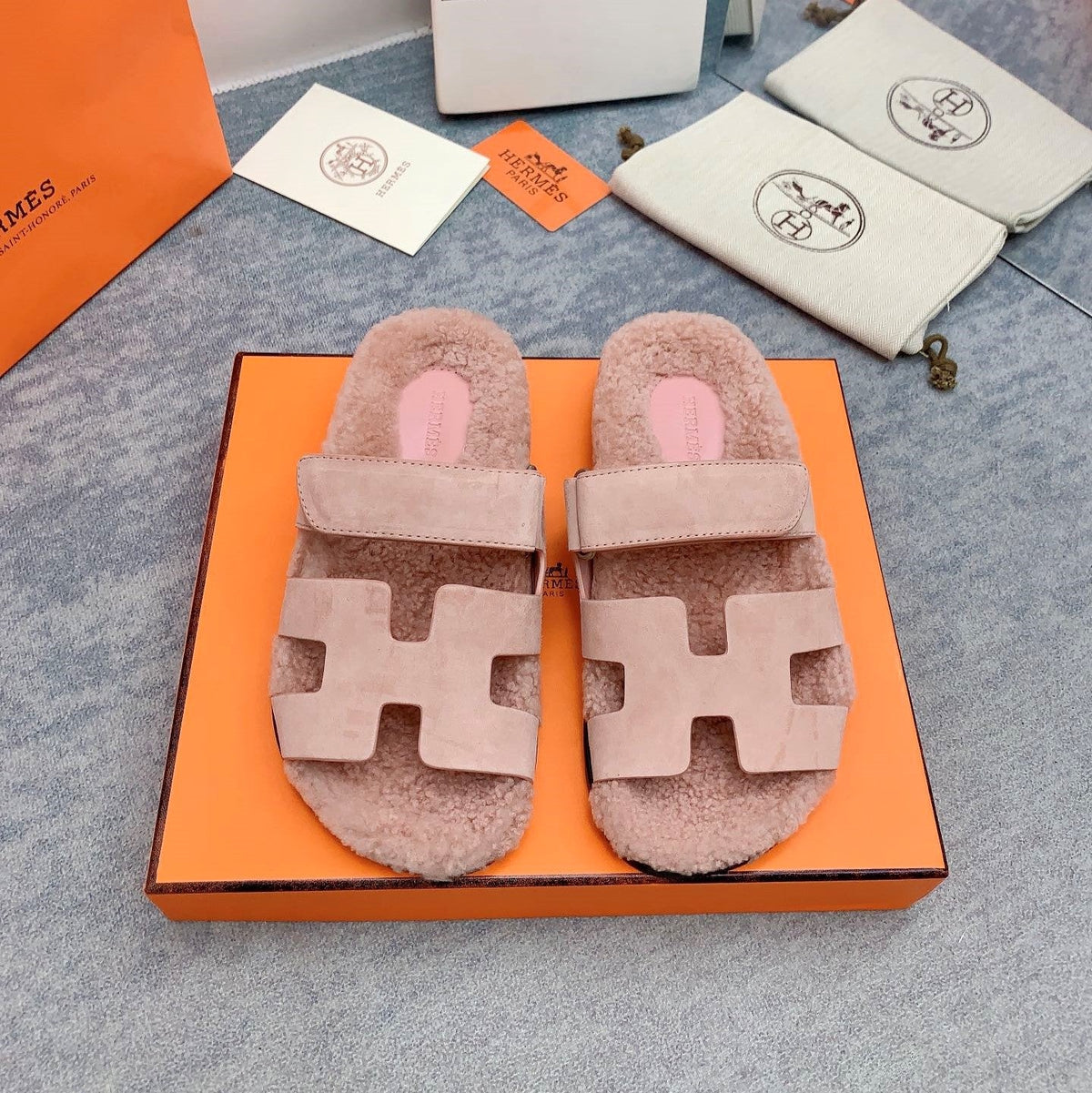 HM 26s Chypre Sandals Rose Poudré Suede Shearling 160923
