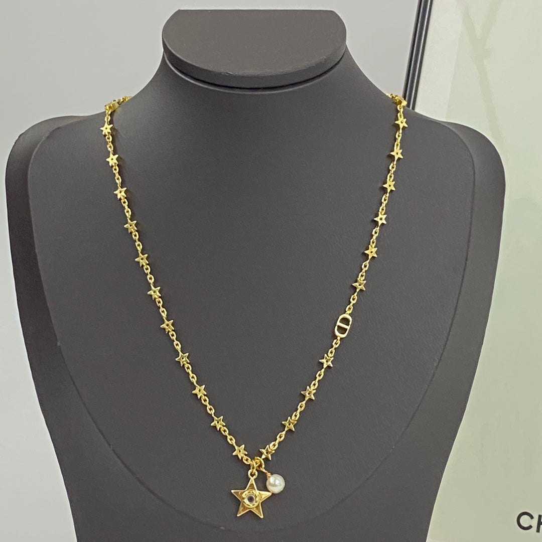 CD 26S Star Chain Pearl Pendant Necklace In Gold Tone Metal 631051
