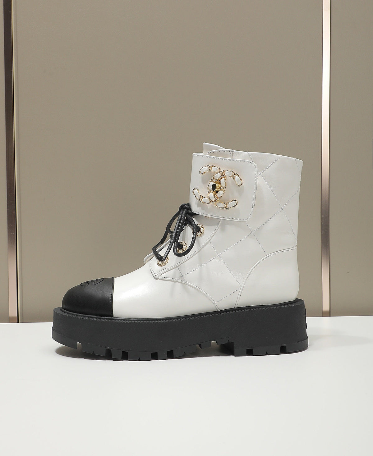 CC 26s Combat Boots White Black Quilted Leather 194066