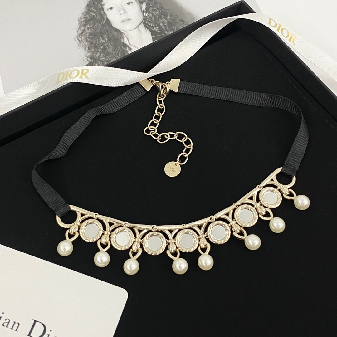 CD 26S Pearl Drop Choker Necklace In Gold Tone Metal 631050