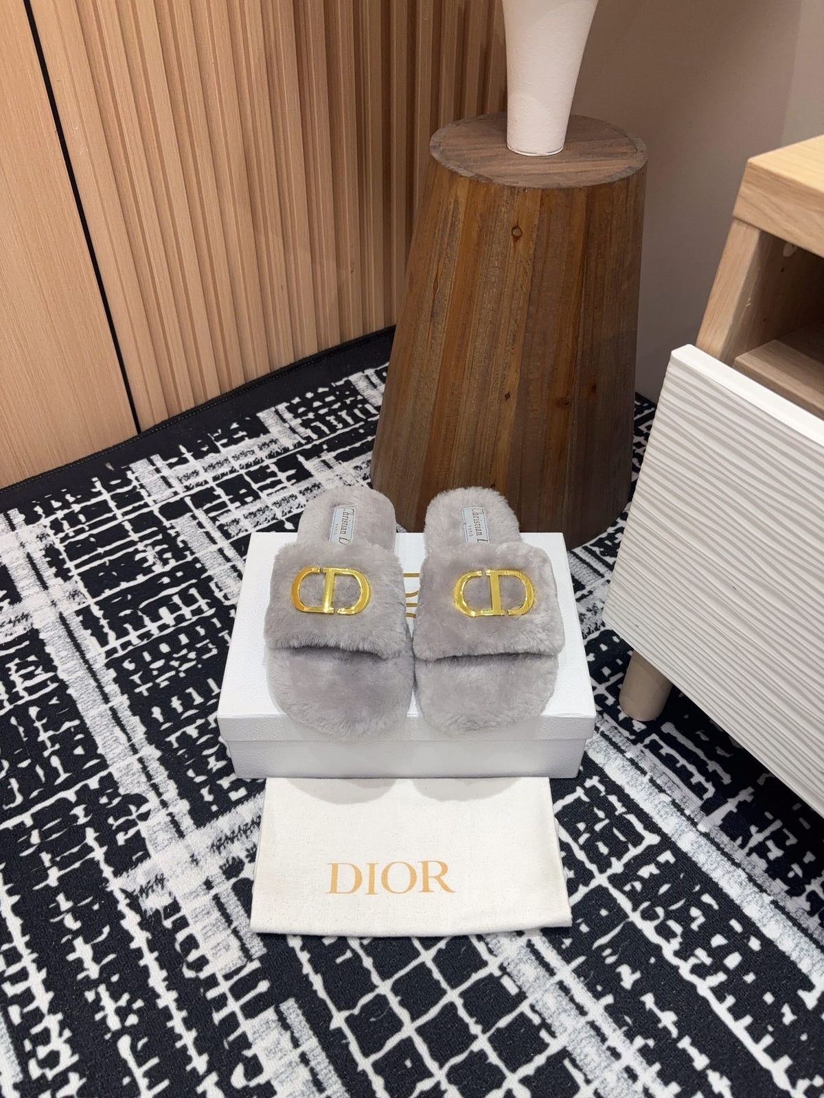 CD Thick-Sole Slipper In Pale Gray Fleece With Gold Logo
