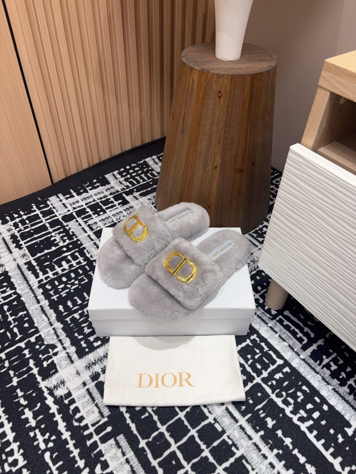 CD Thick-Sole Slipper In Pale Gray Fleece With Gold Logo