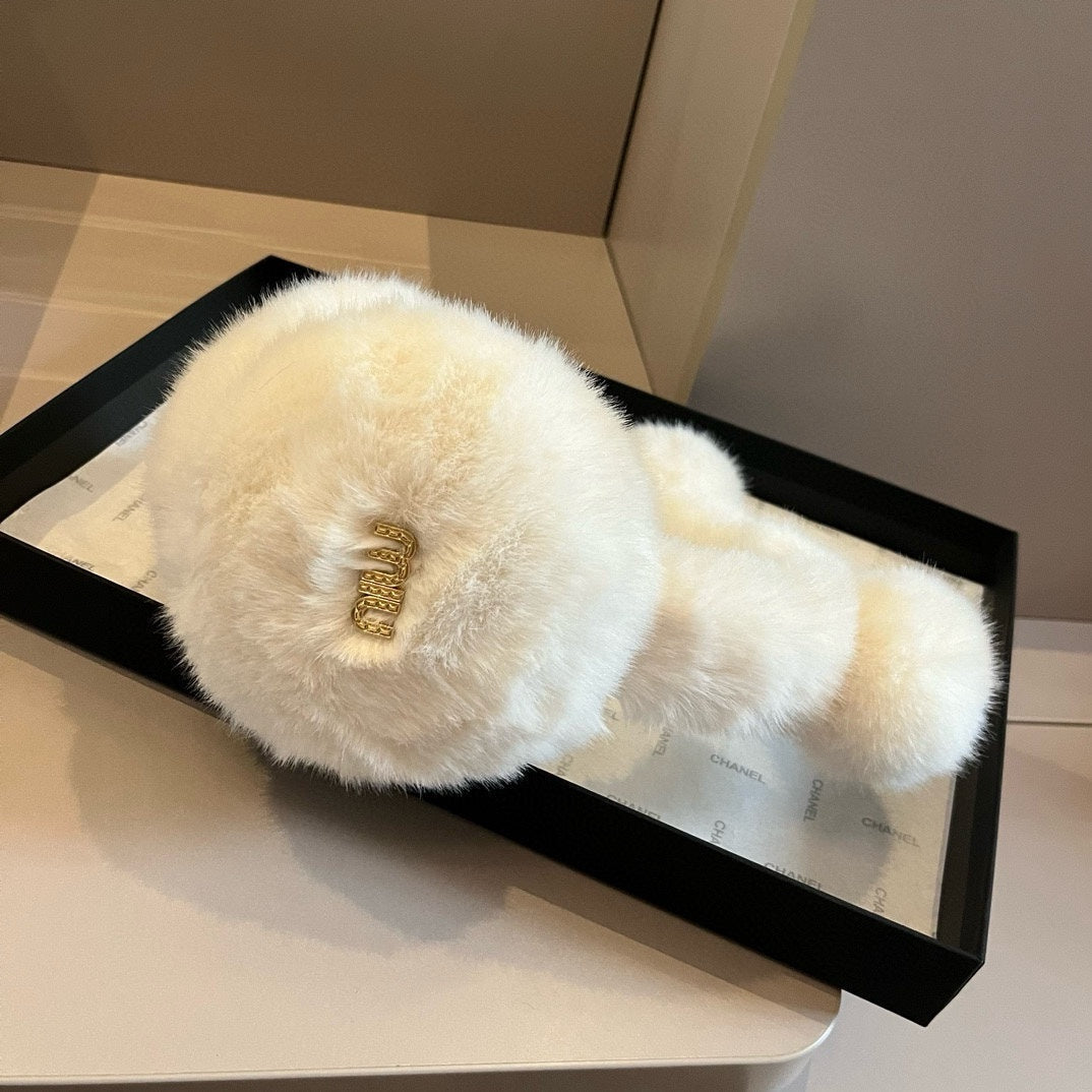 Miu Bear Earmuffs White Fur 490483