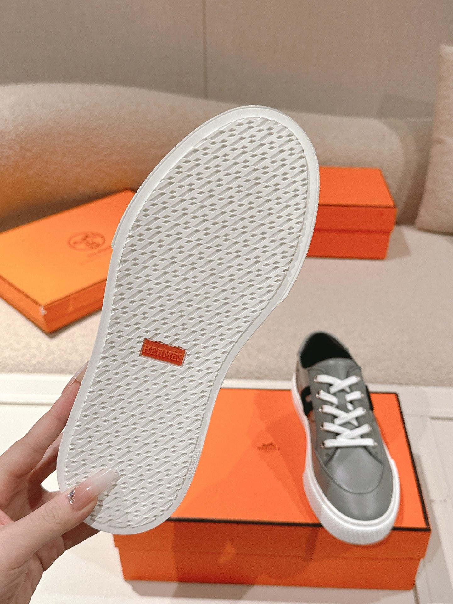 HM 25ss Sneakers Dark Gray Cowhide 577534