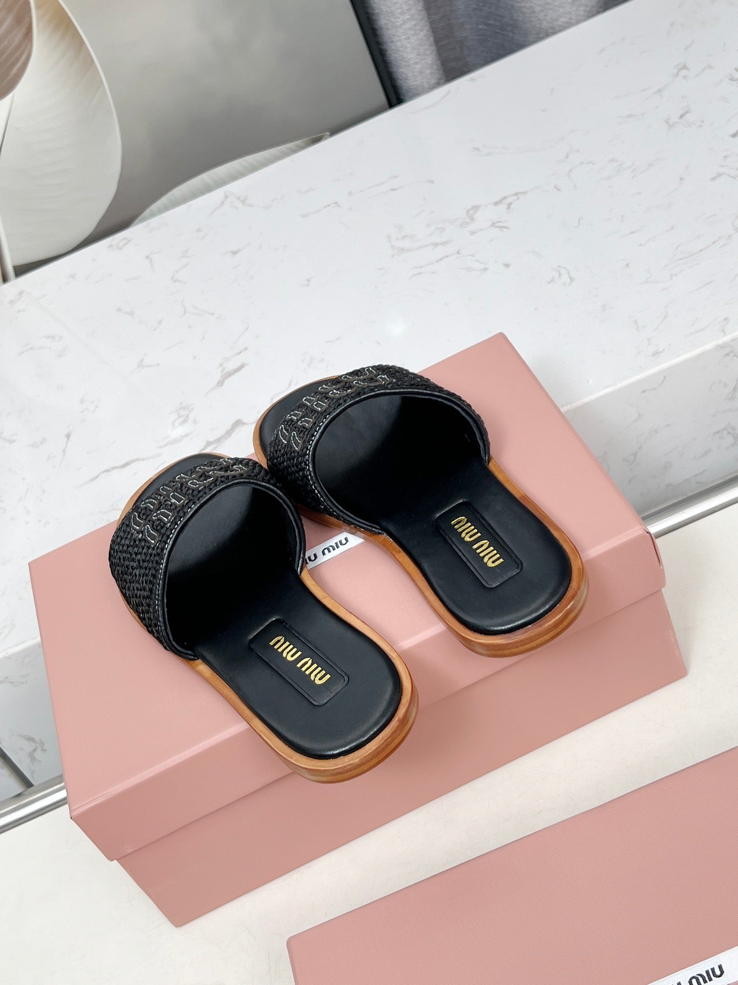 Miu Logo-Patch Slides Black Leather Raffia 935777