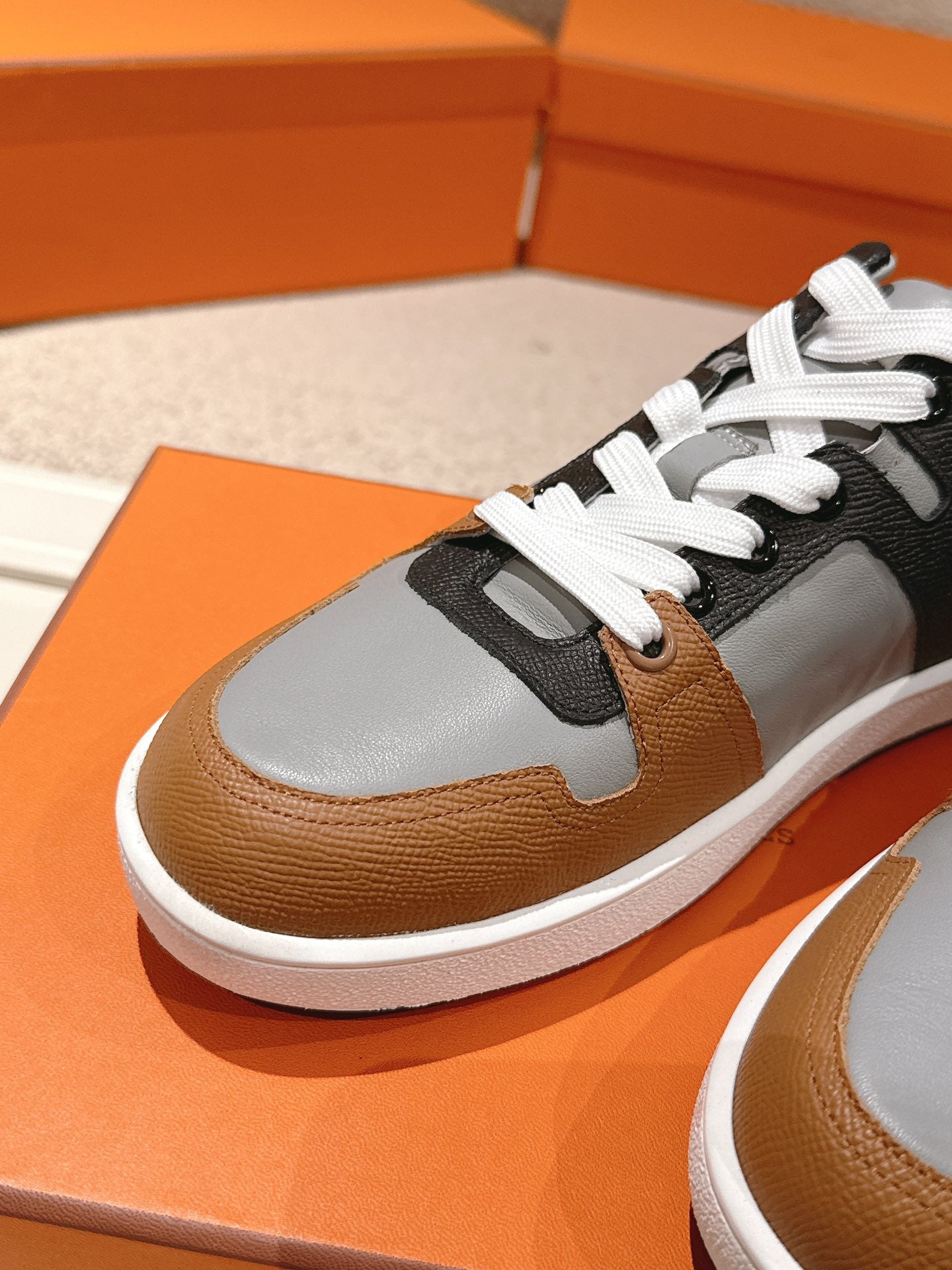 HM 25ss Sneakers Gray Black Brown Cowhide 577546