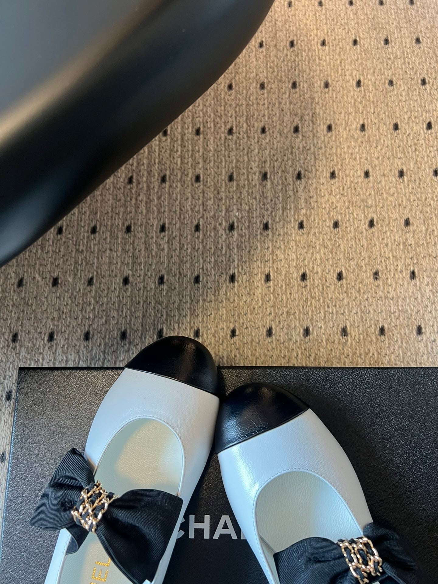 CC 25SS Bow Flat Shoes Black White Sheepskin Frabic 530674