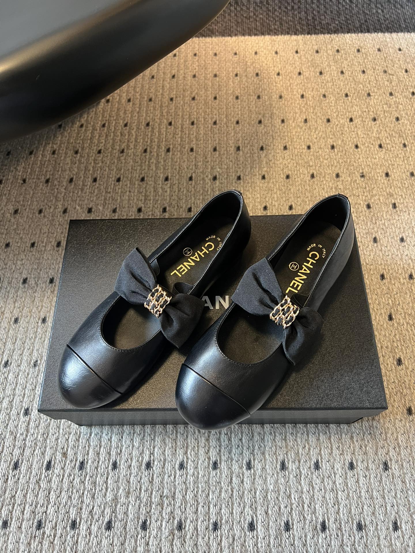 CC 25SS Bow Flat Shoes Black Sheepskin Frabic 530675