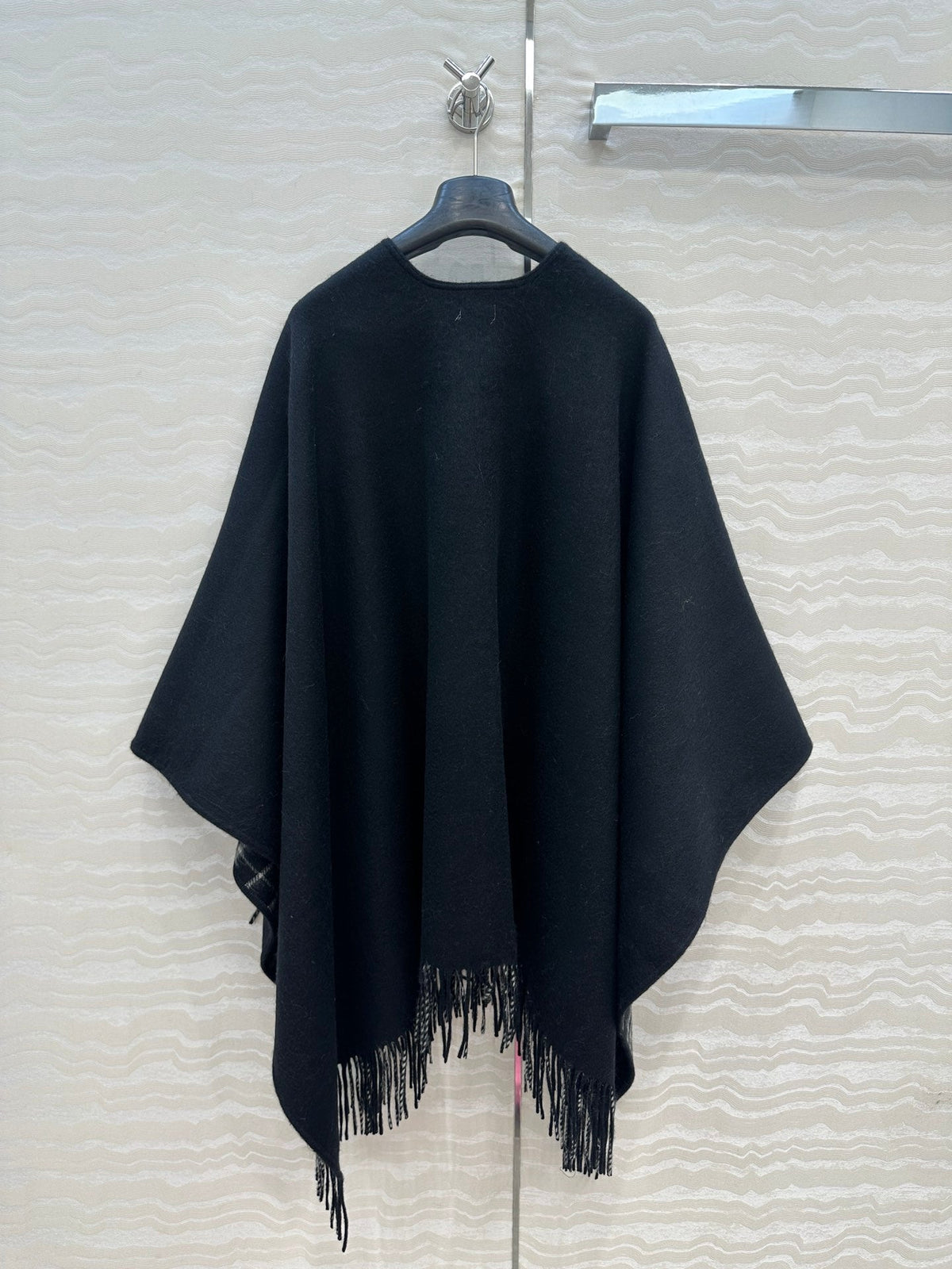 Burberry 26S Reversible Check Fringe Poncho Cape Black 440912