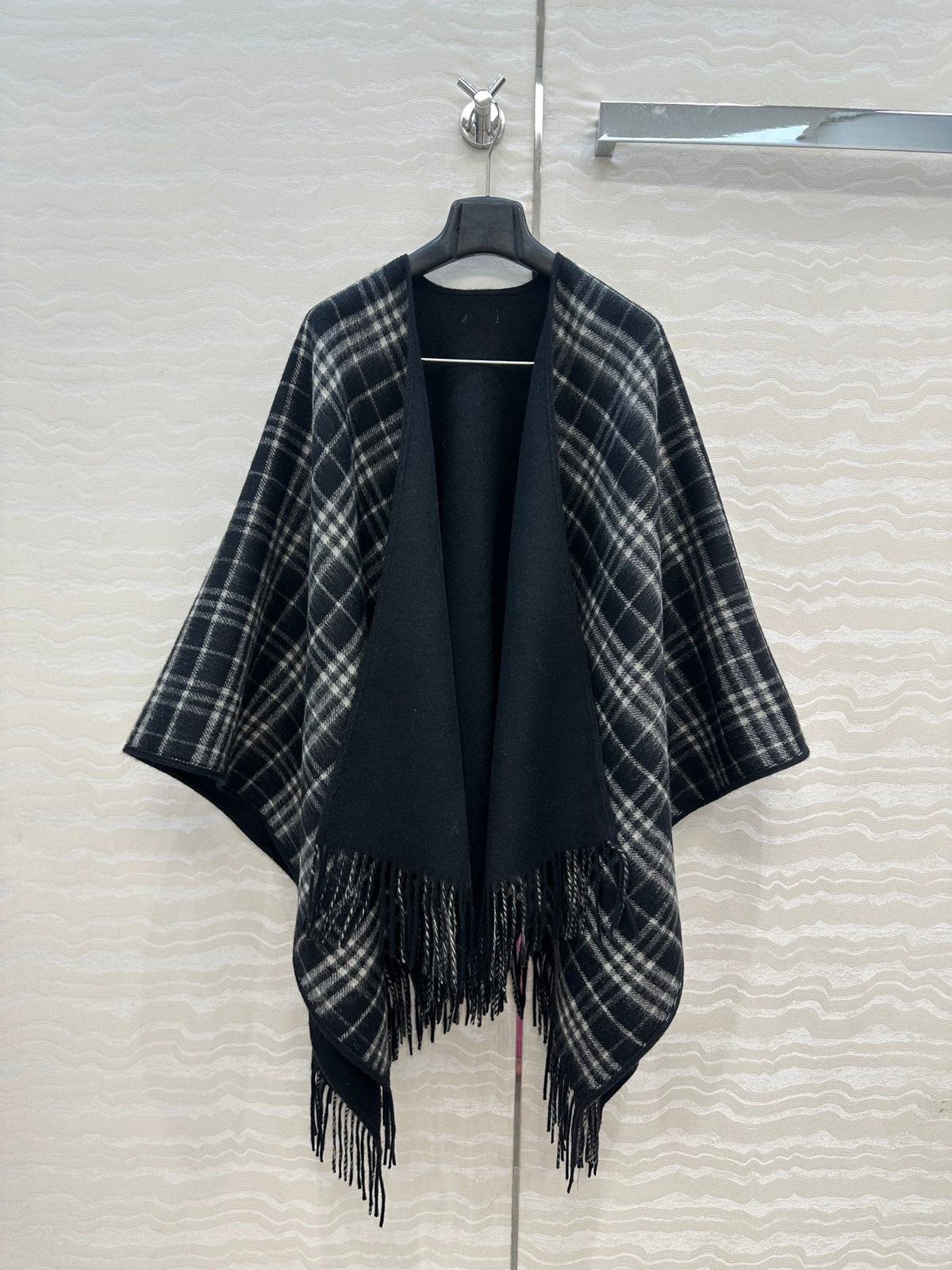 Burberry 26S Reversible Check Fringe Poncho Cape Black 440912