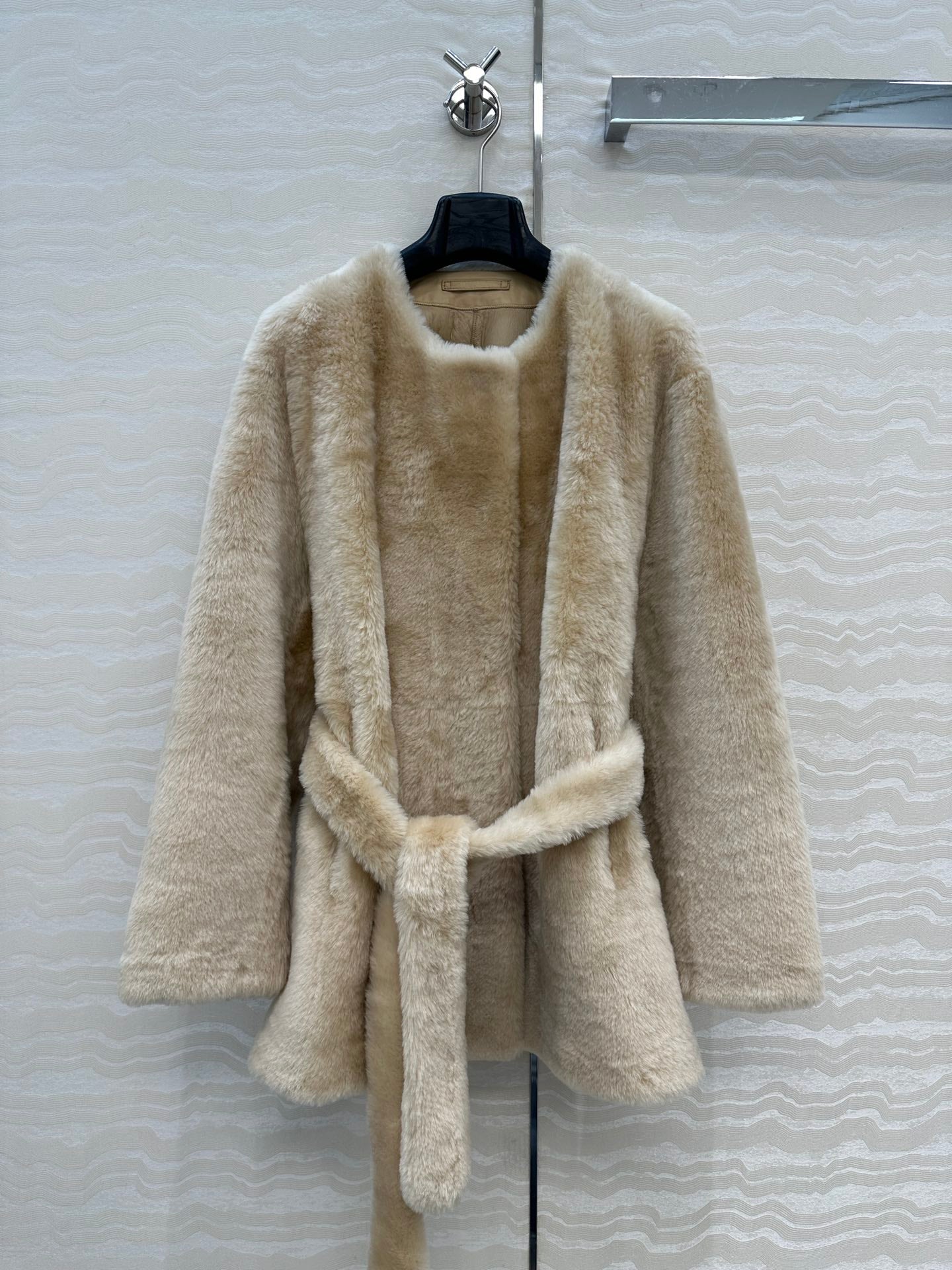 Totême's Jacket Belt Beige Fur Shearling  341196