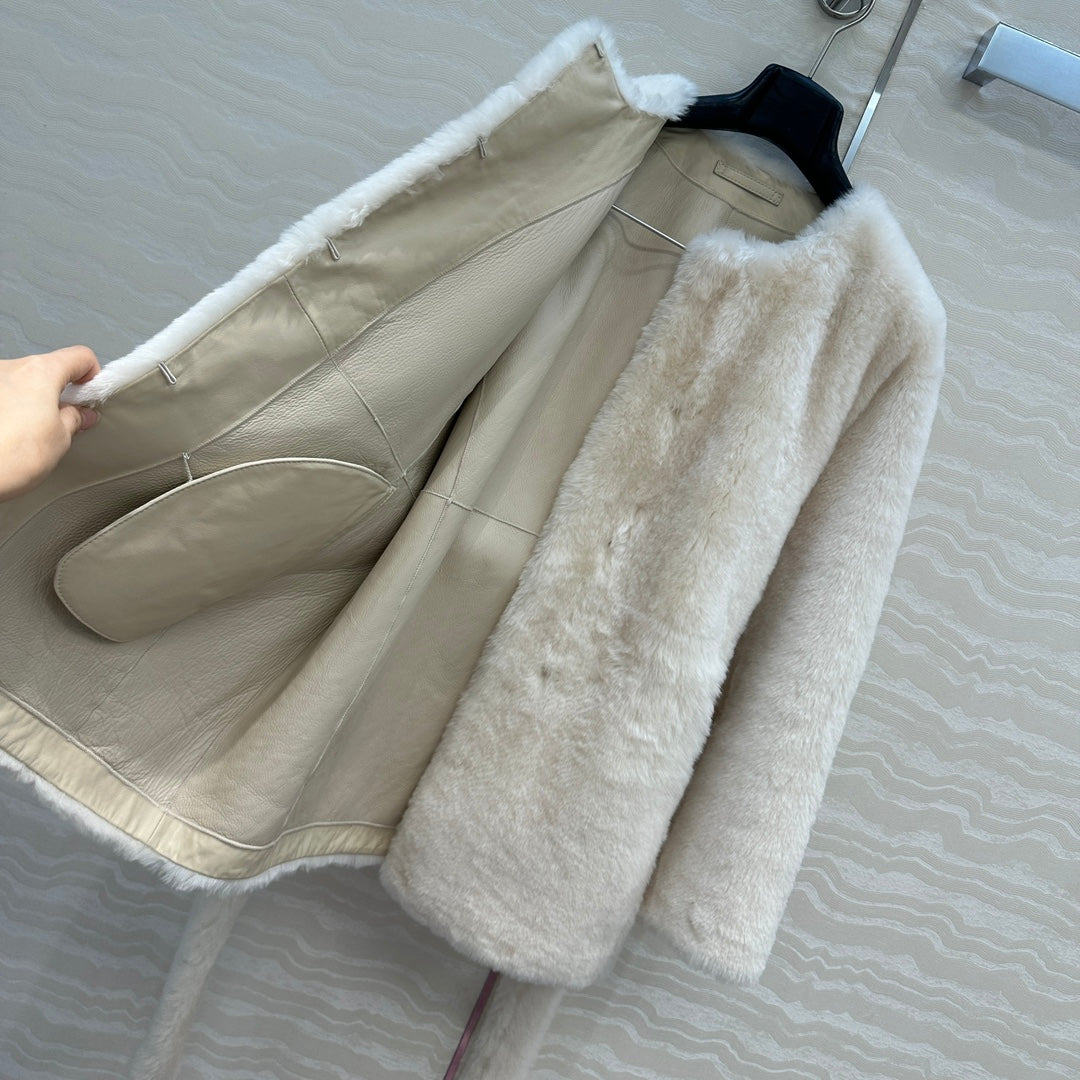 Totême's Jacket Belt Cream Fur Shearling 341202