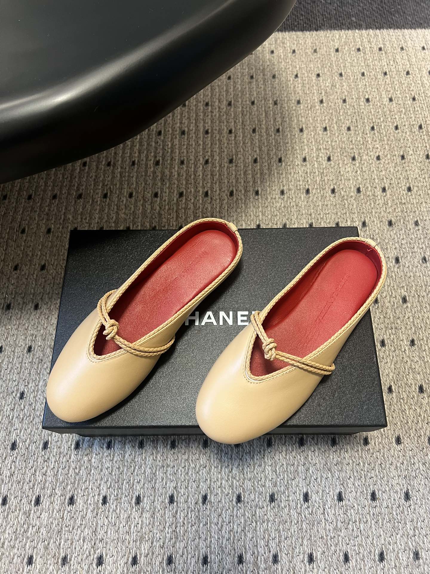 BV 26s Flats Mules Beige Calfskin