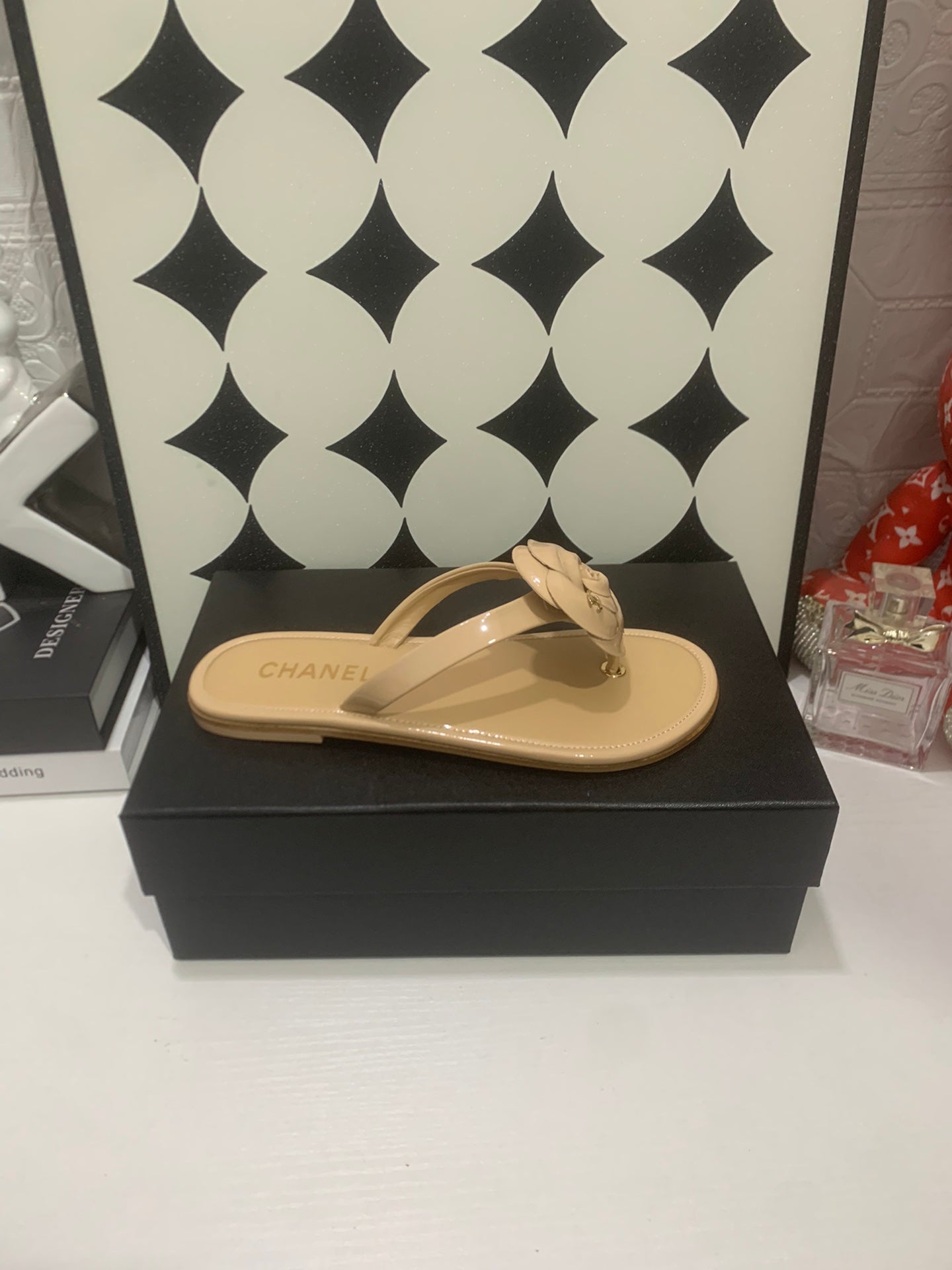 Chanel 26S Thong Sandals In Beige Lambskin With Floral