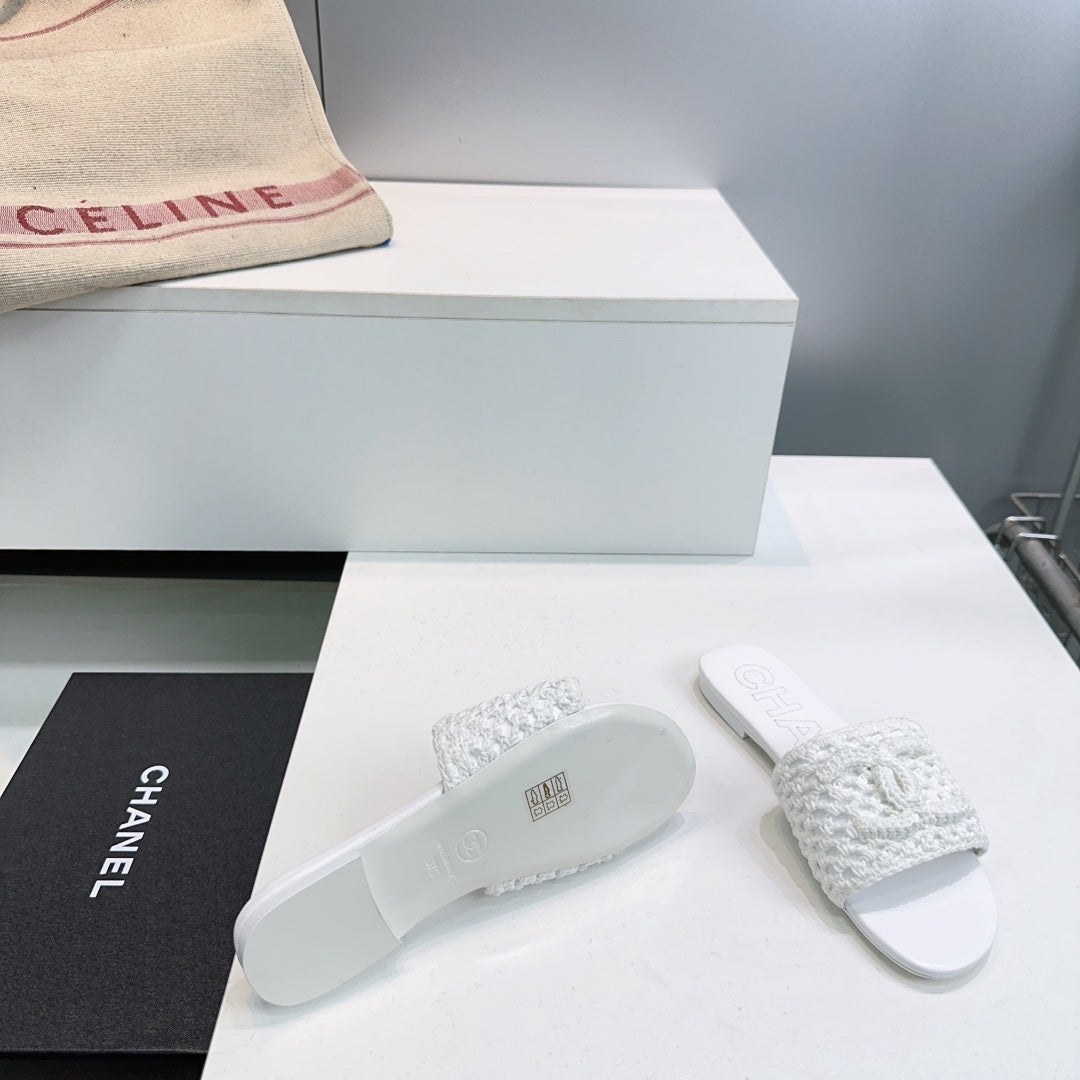 CC Flat Sandals White Knitted Sheepskin 628644
