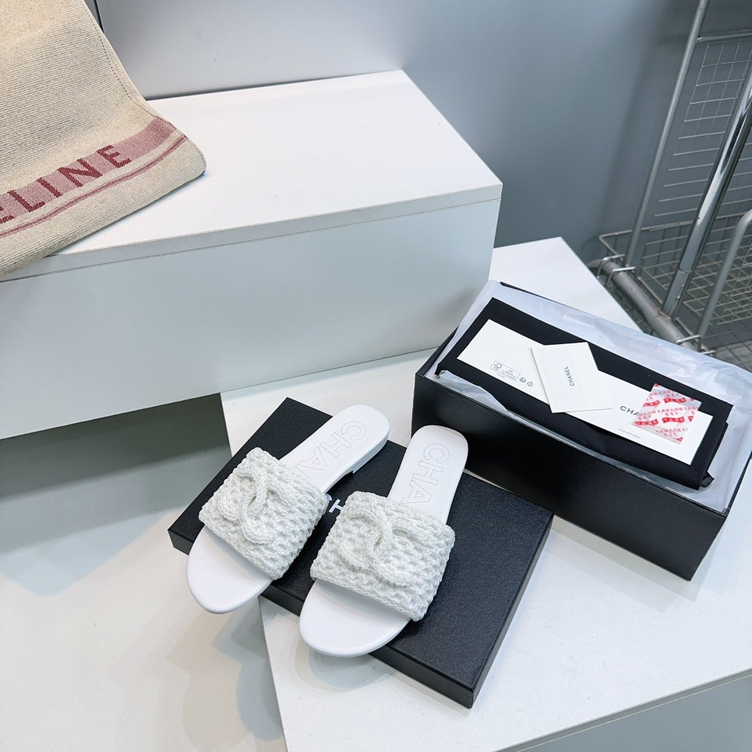 CC Flat Sandals White Knitted Sheepskin 628644