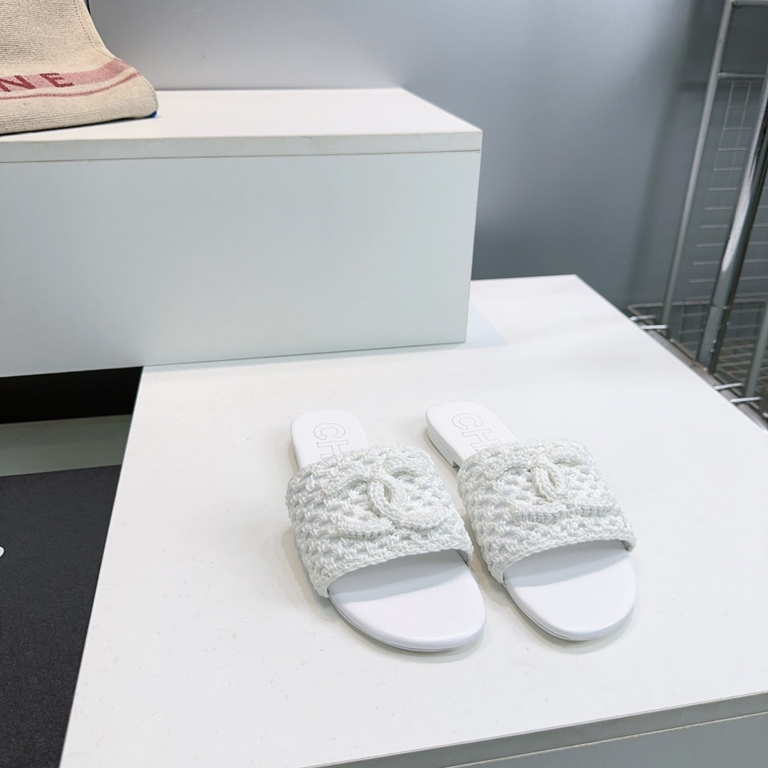 CC Flat Sandals White Knitted Sheepskin 628644