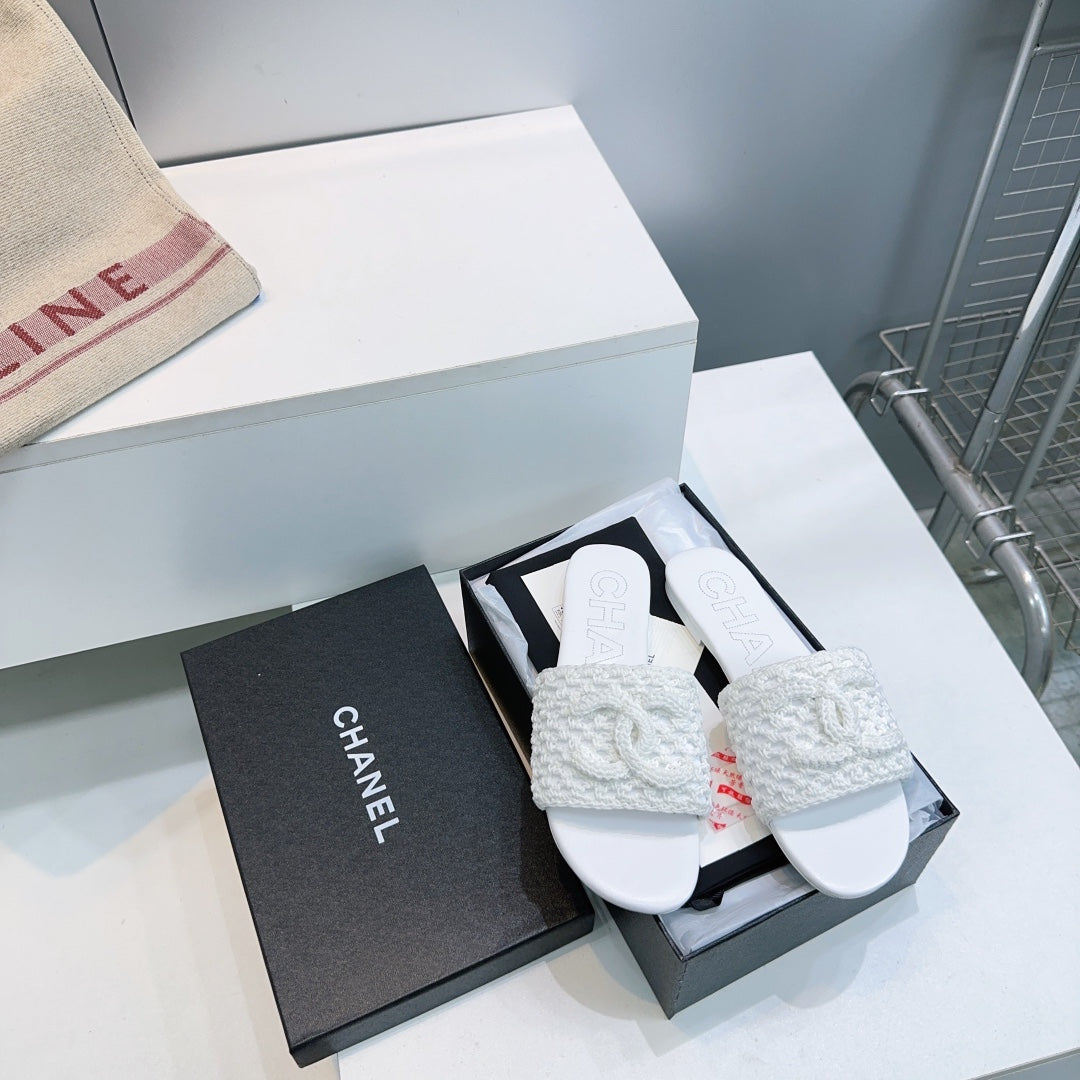 CC Flat Sandals White Knitted Sheepskin 628644