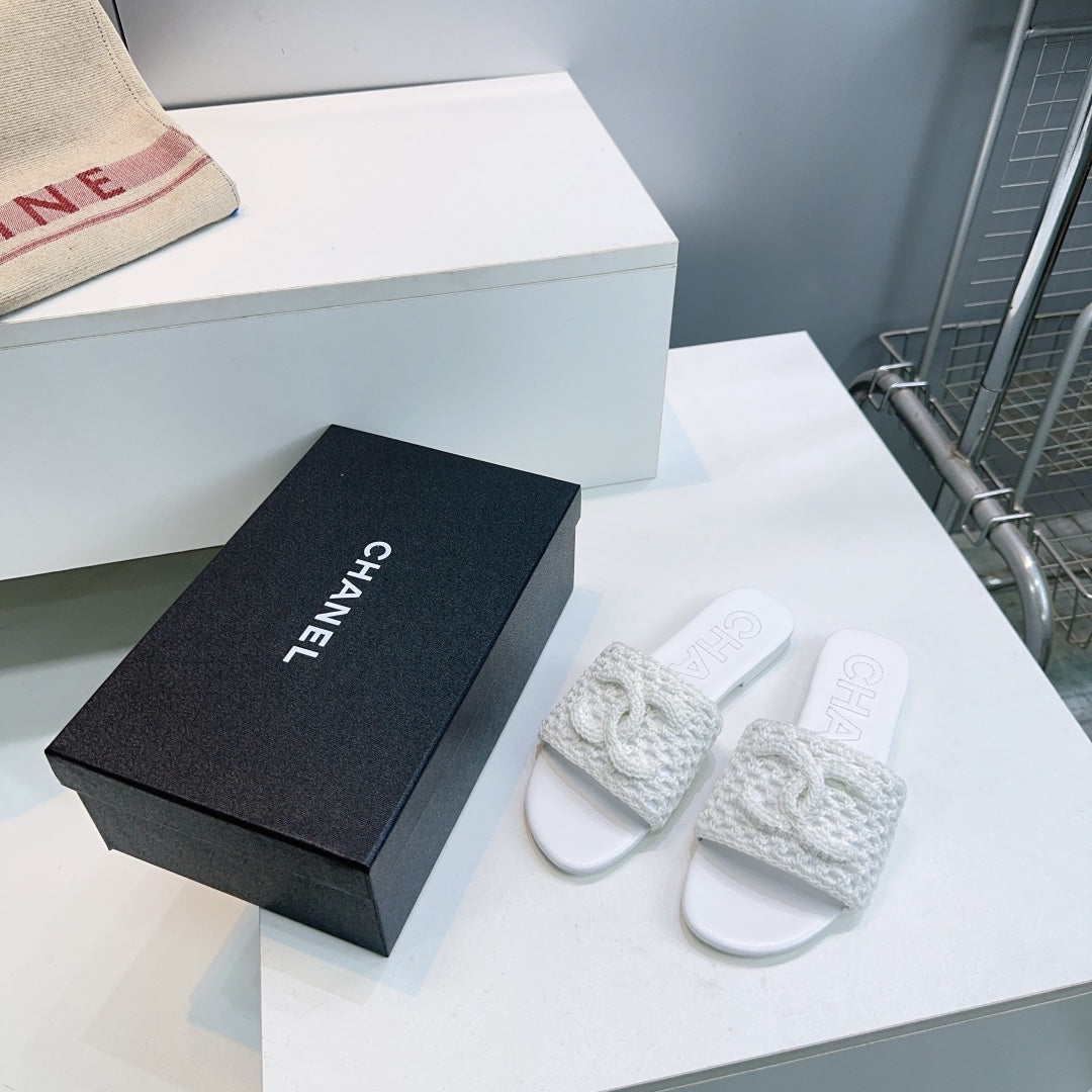 CC Flat Sandals White Knitted Sheepskin 628644