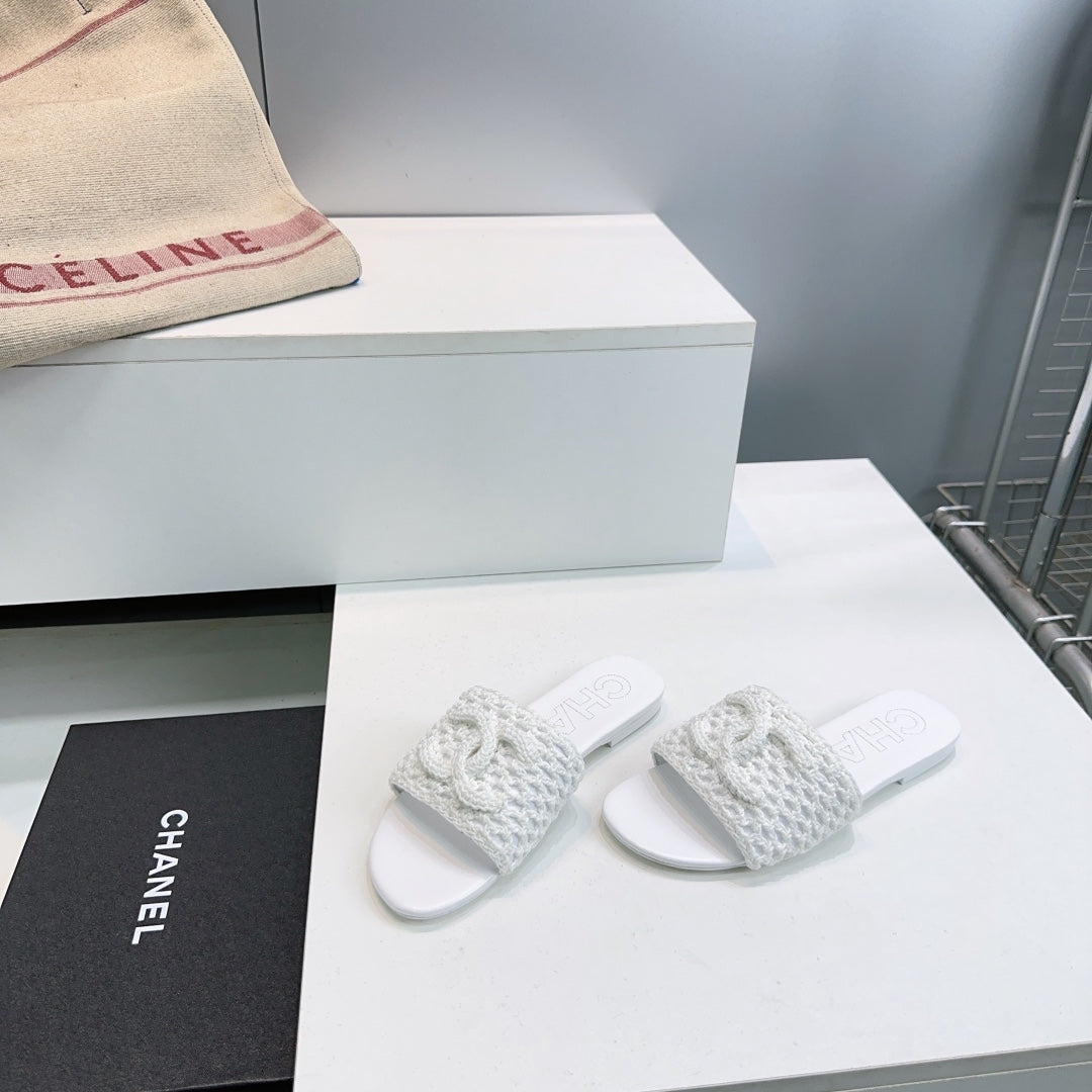 CC Flat Sandals White Knitted Sheepskin 628644