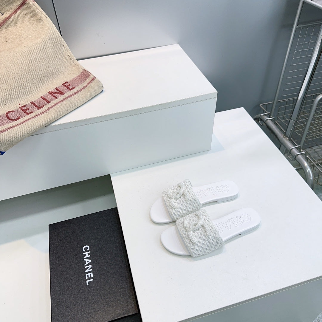 CC Flat Sandals White Knitted Sheepskin 628644