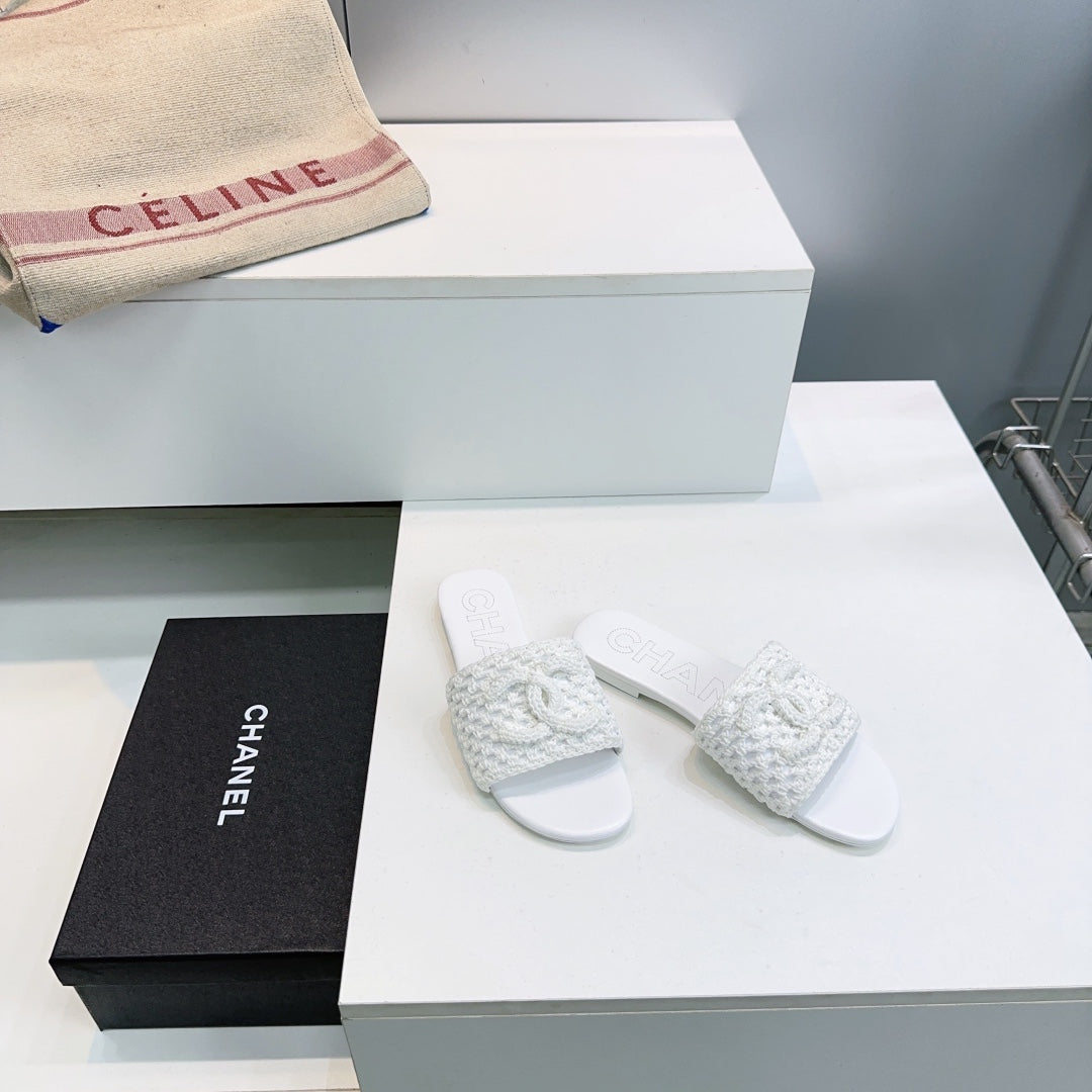 CC Flat Sandals White Knitted Sheepskin 628644