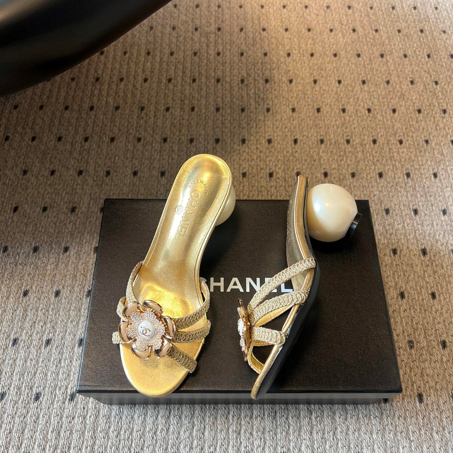 CC 2026s Pearl Camellia Sandals 7cm Gold Cowhide 719456