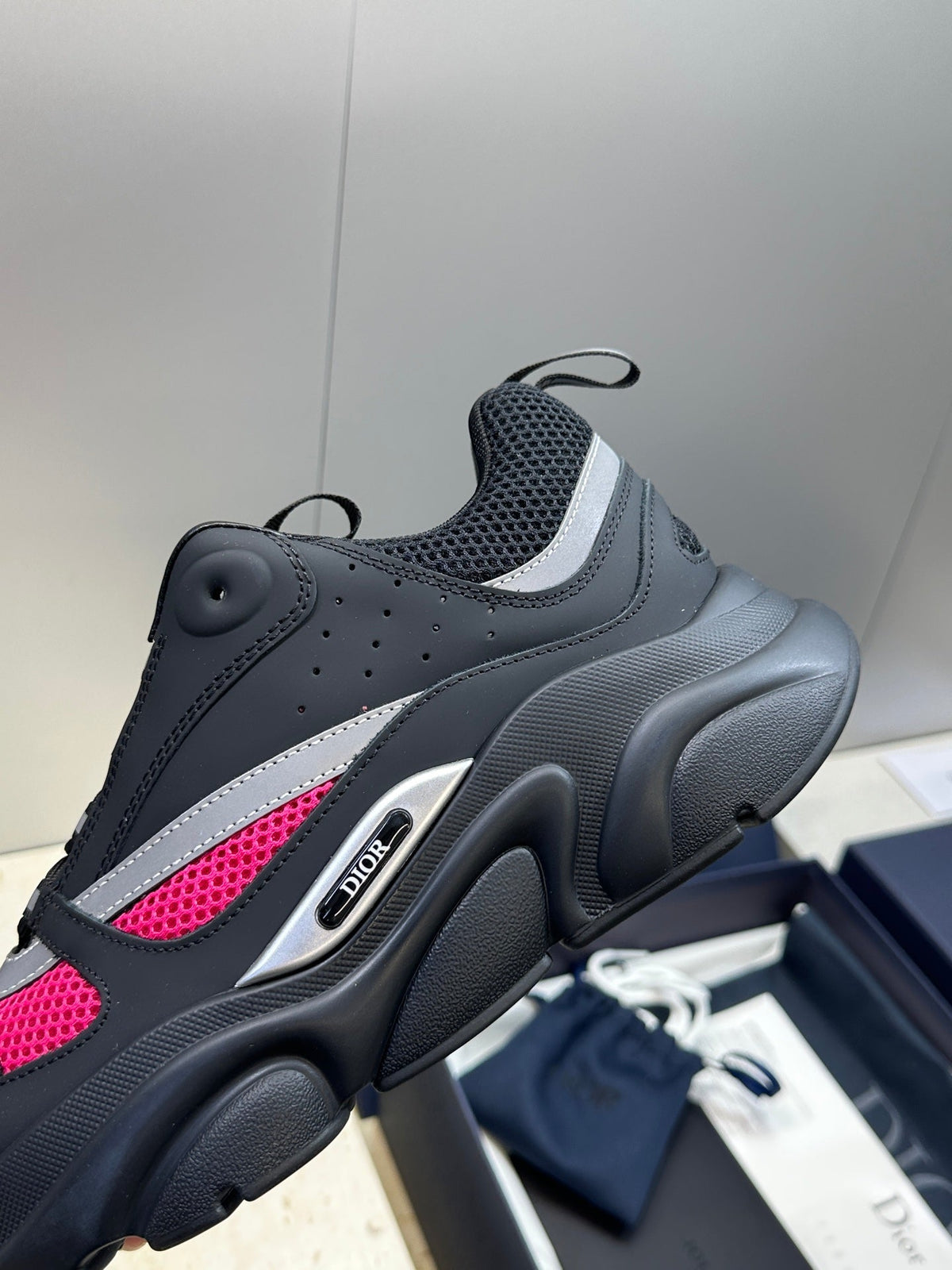 CD 26s Men B22 Sneakers Black Hot Pink Mesh 519482