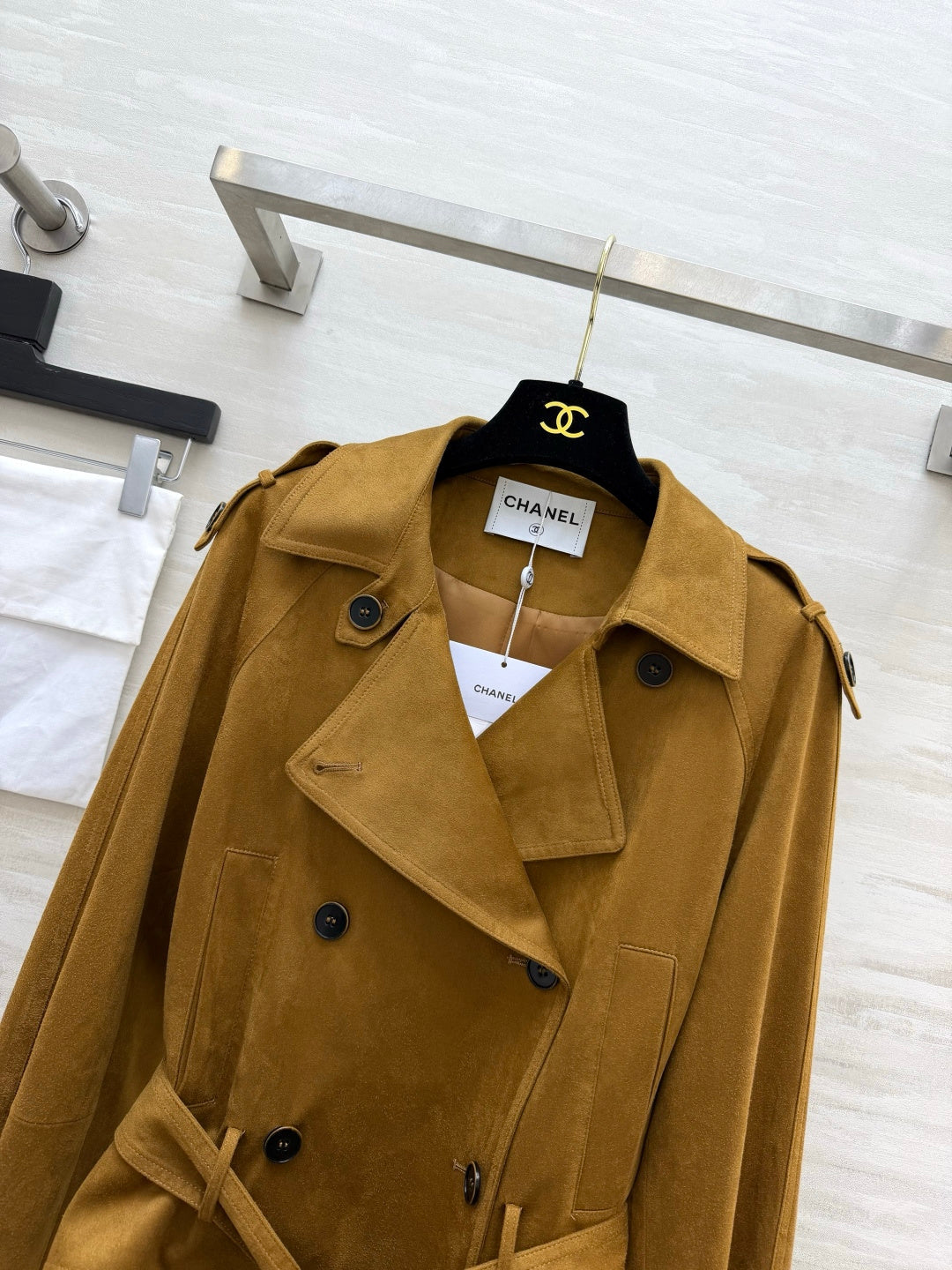 CC 26FW Cropped Double-Breasted Trench Jacket Epaulets Belted Waist Caramel Suede 441613