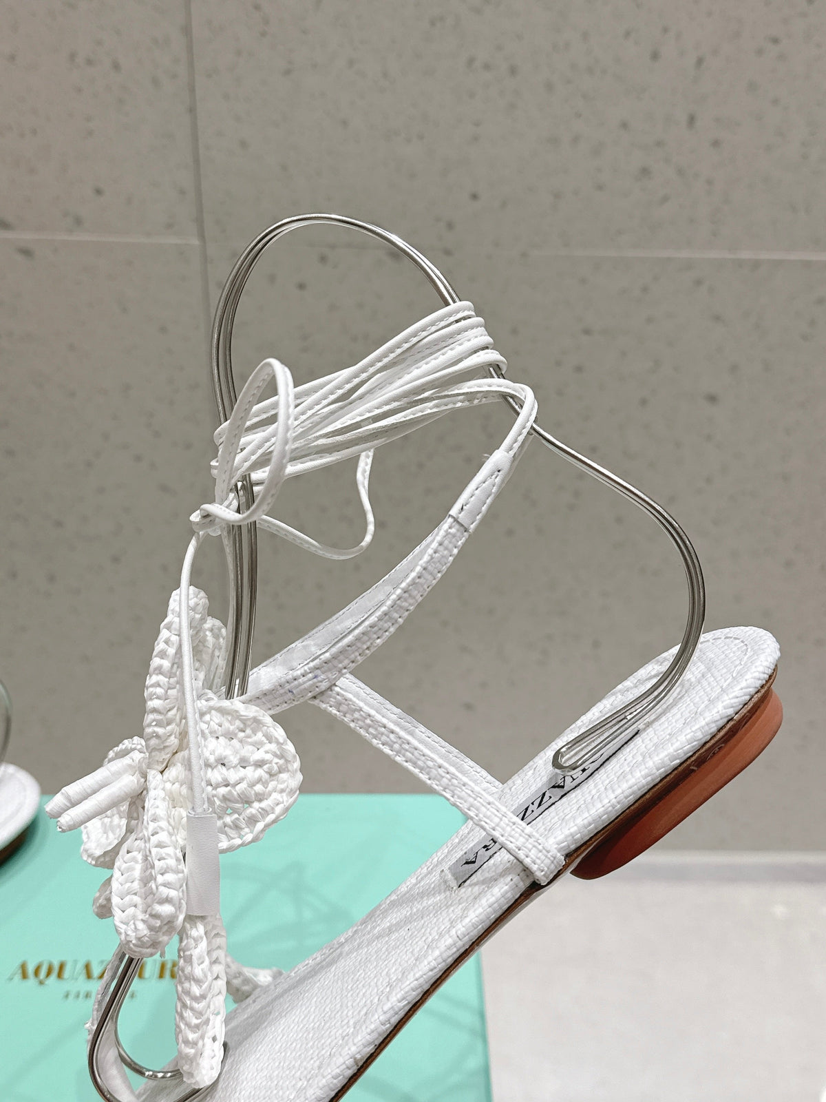 Aquazzura 26s Floral Thong Sandals White Woven Raffia And Fabric 491730