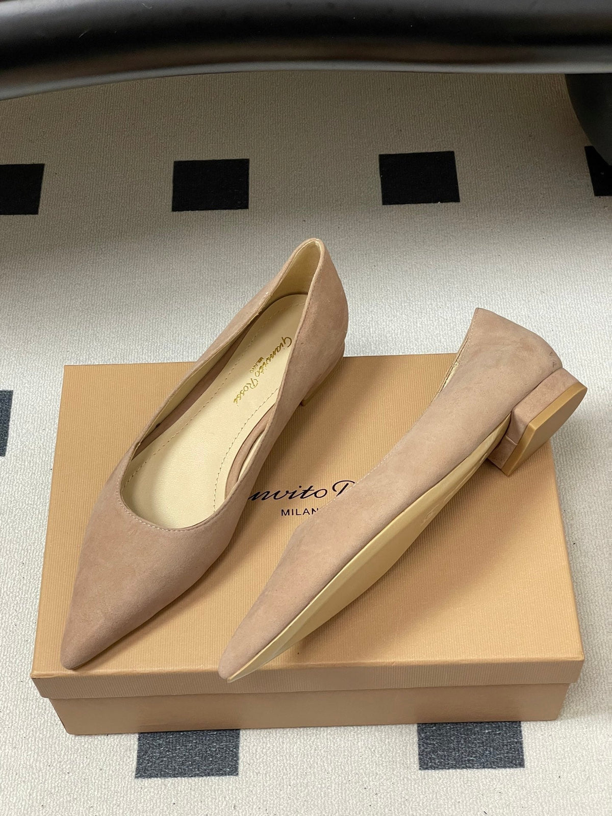 GR 26s Flats Nude Suede 164789