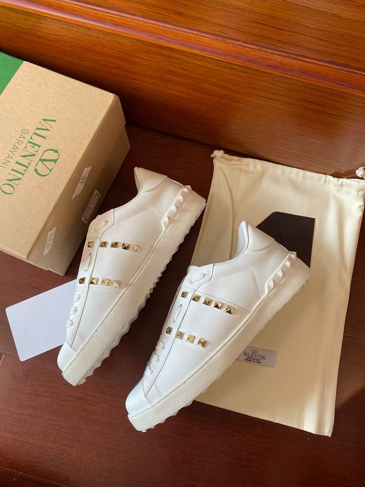 Valen Garavani Rockstud Untitled  Flap Sneaker White Calfskin