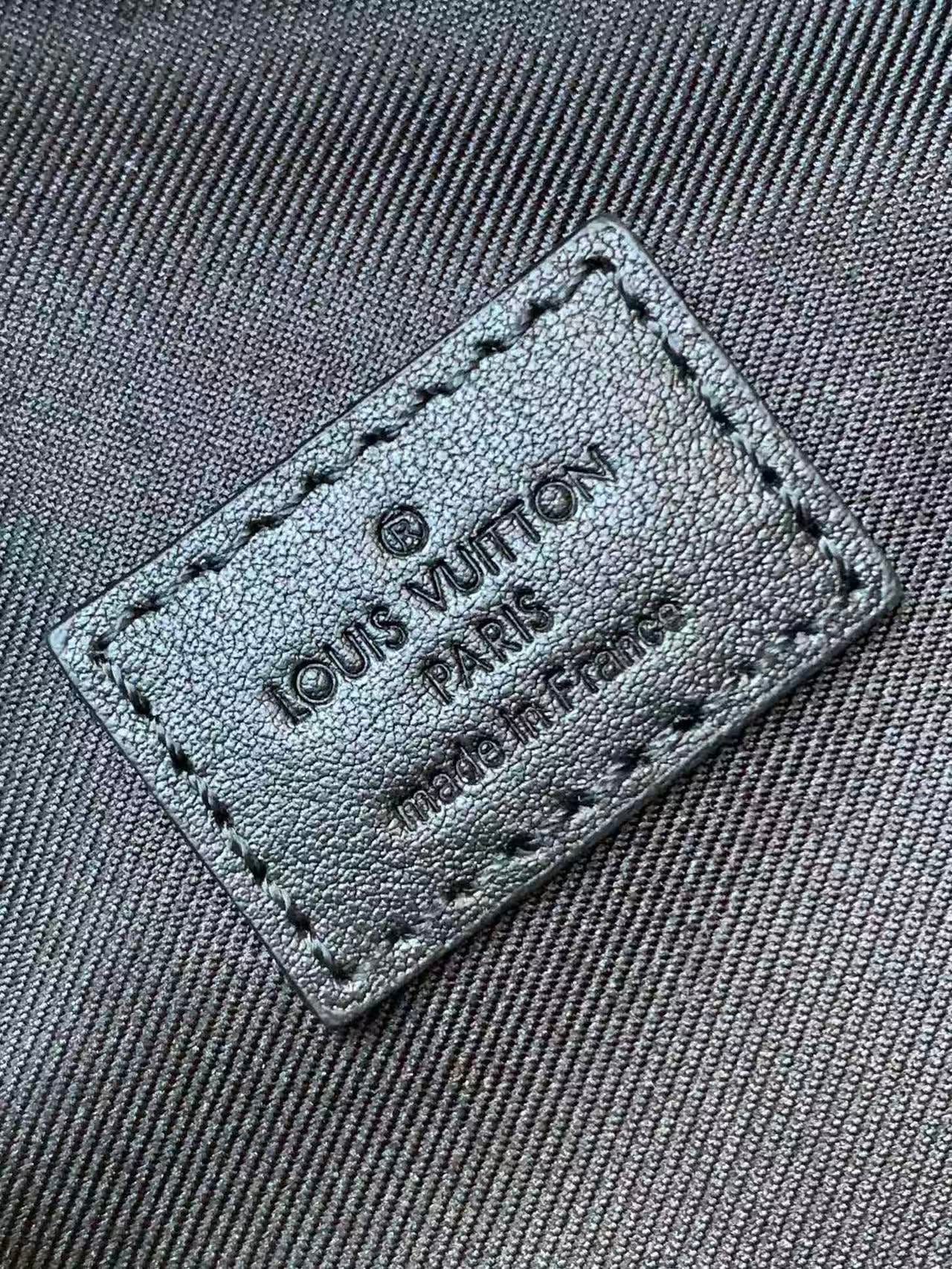 LV M44336 Discovery Bumbag Black Monogram Eclipse Canvas