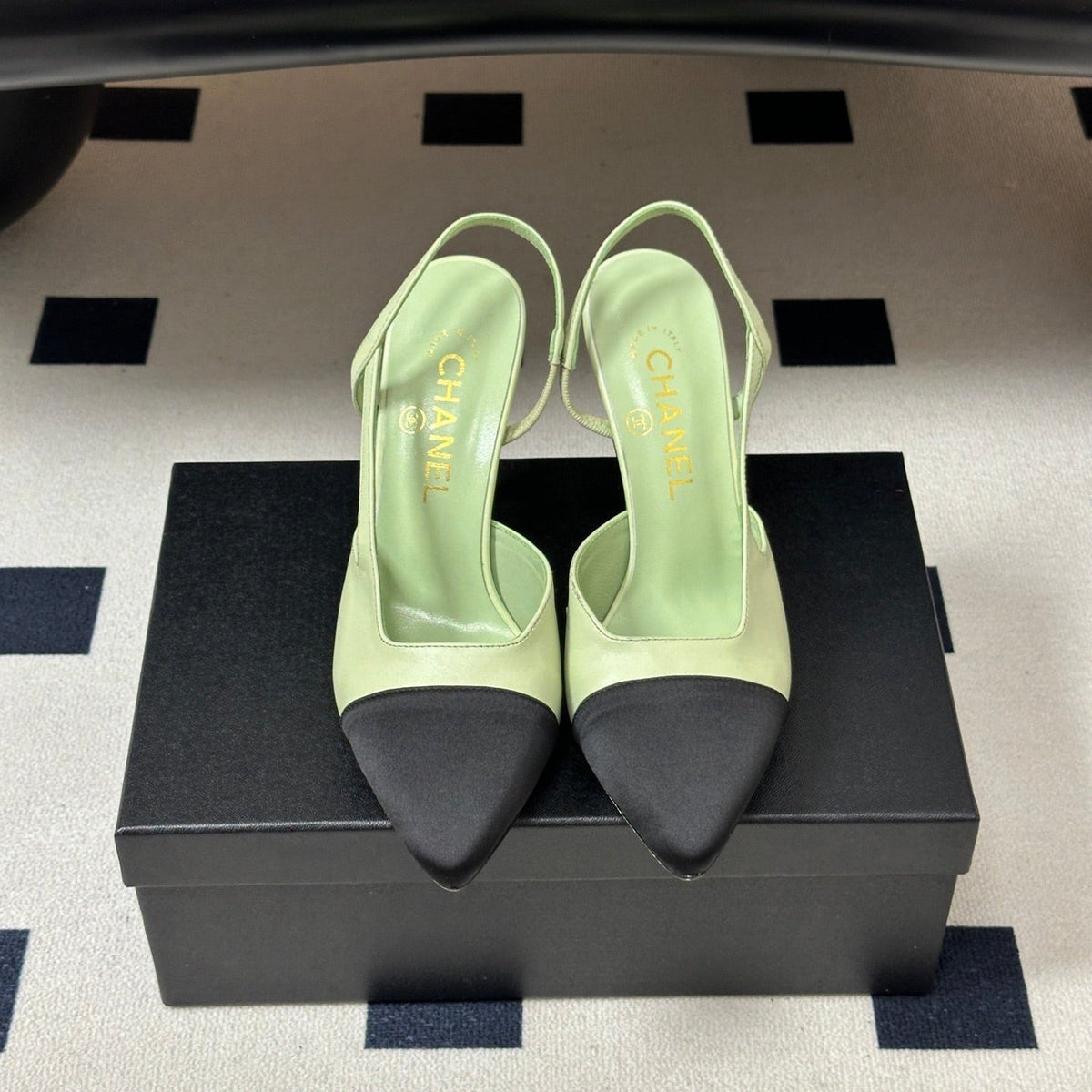 Chanel 26s Pointed Toe High Heel Slingbacks 8.5 Cm Pastel Green Lambskin Black Toe