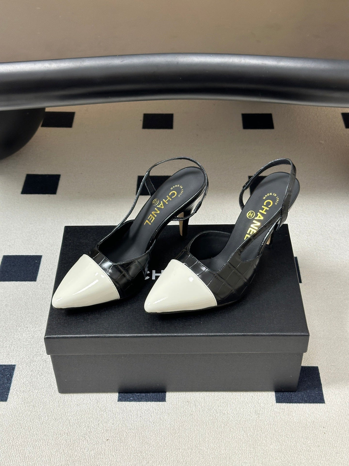 Chanel 26s Pointed Toe High Heel Slingbacks 8.5 Cm White Lambskin Black Fabric