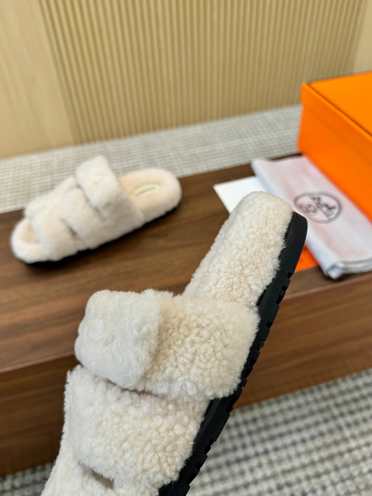 HM 26s Chypre Sandals Ecru Shearling 175168