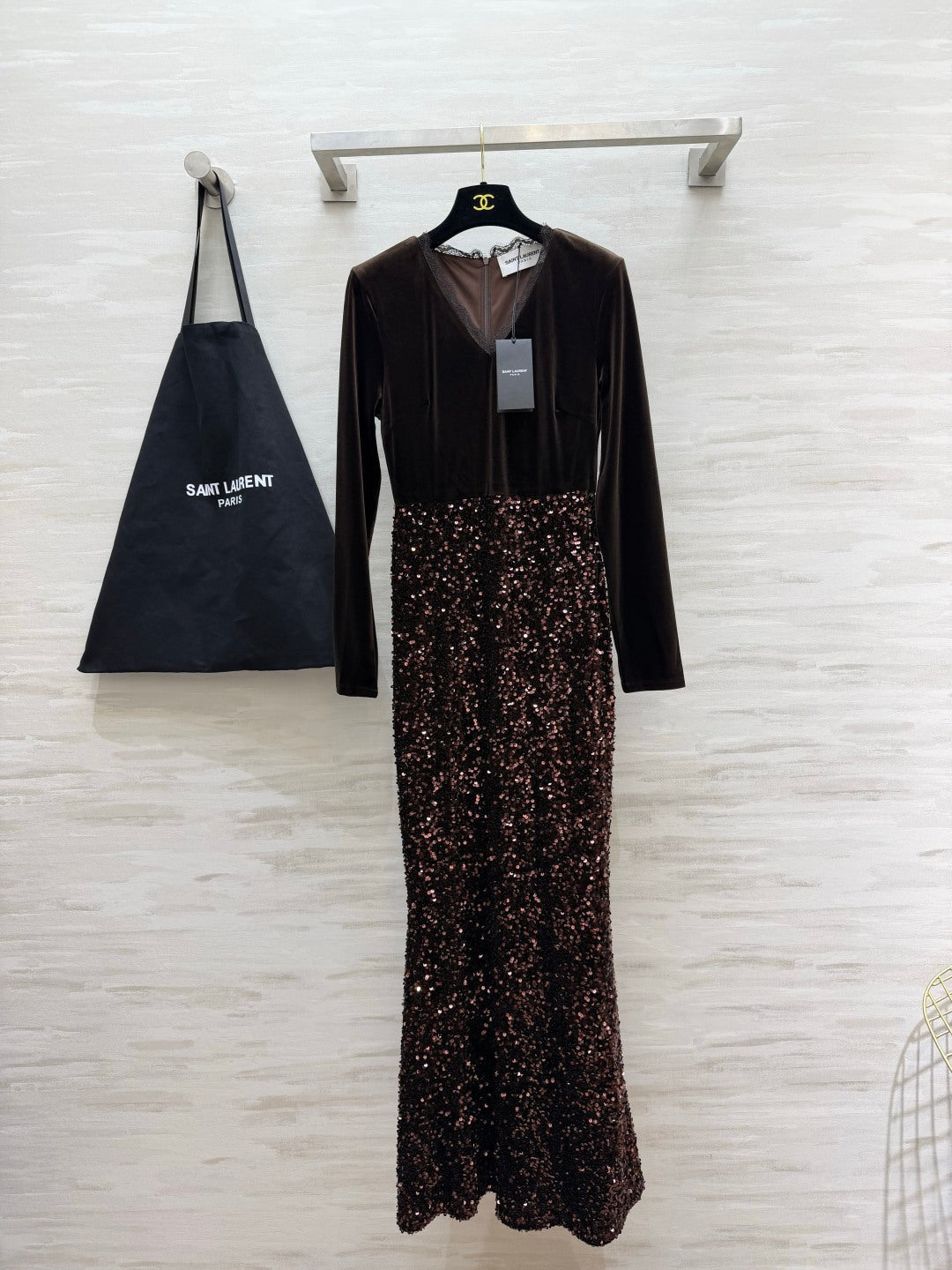 YSL 26FW Sequin-Embellished Mermaid Gown Lace V-Neck Long Sleeves Velvet 441667