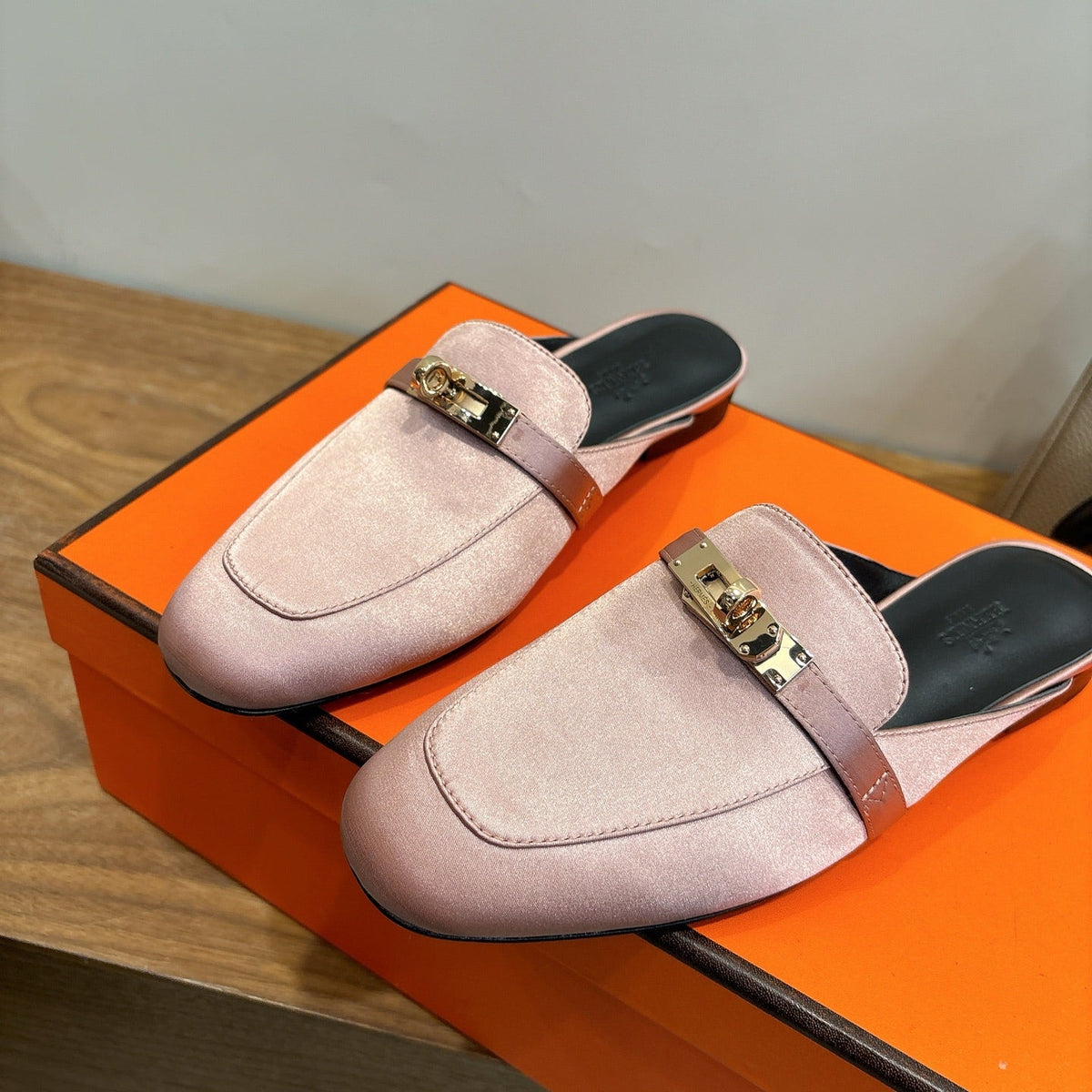 HM 26s Oz Mule Pink Satin Gold Hardware